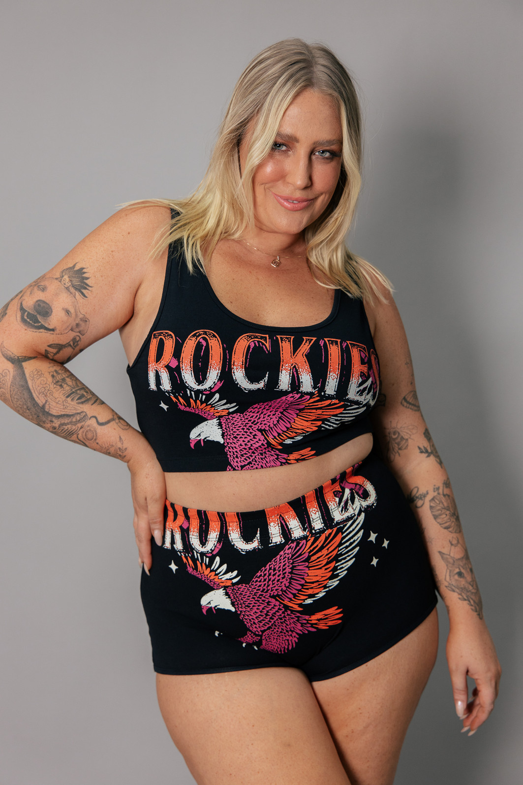 SHORT HOT PANT DE COTTON PRETO COM ESTAMPA ROCKIES