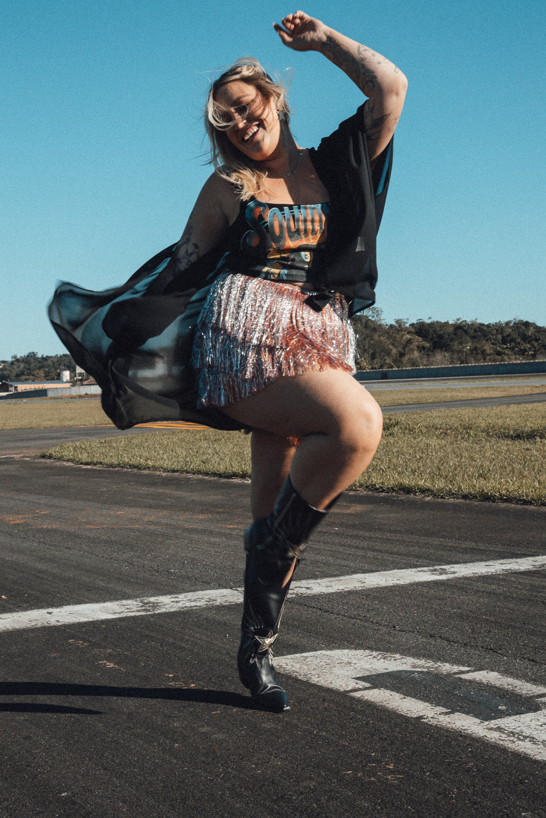 KIMONO PRETO DE TECIDO COM BORDADO DE PAETÊ PLANETA KIMONO PRETO DE TECIDO COM BORDADO DE PAETÊ PLANETA