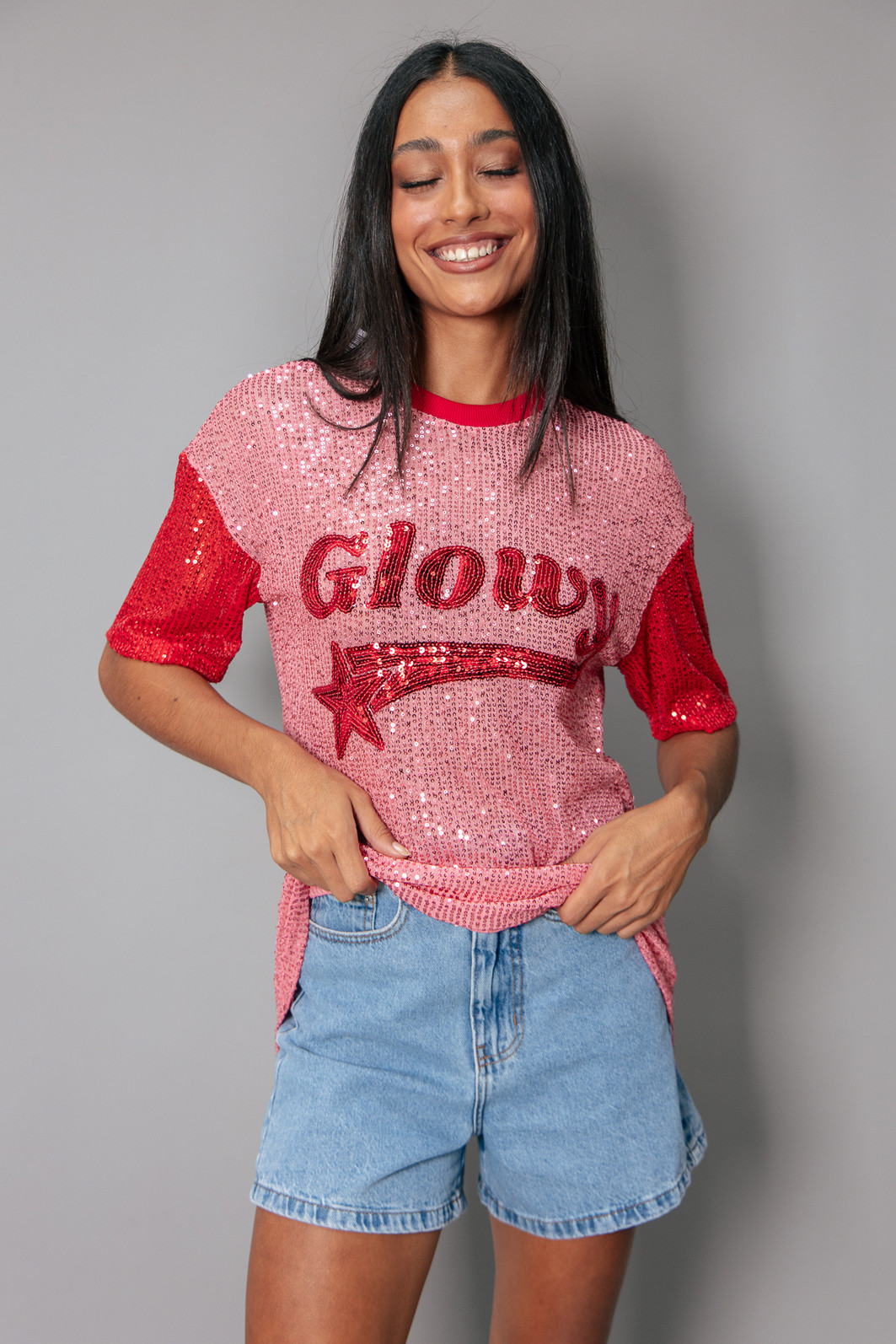 T-SHIRT VINTAGE DE PAETÊS ROSA E VERMELHA COM BORDADO GLOWY