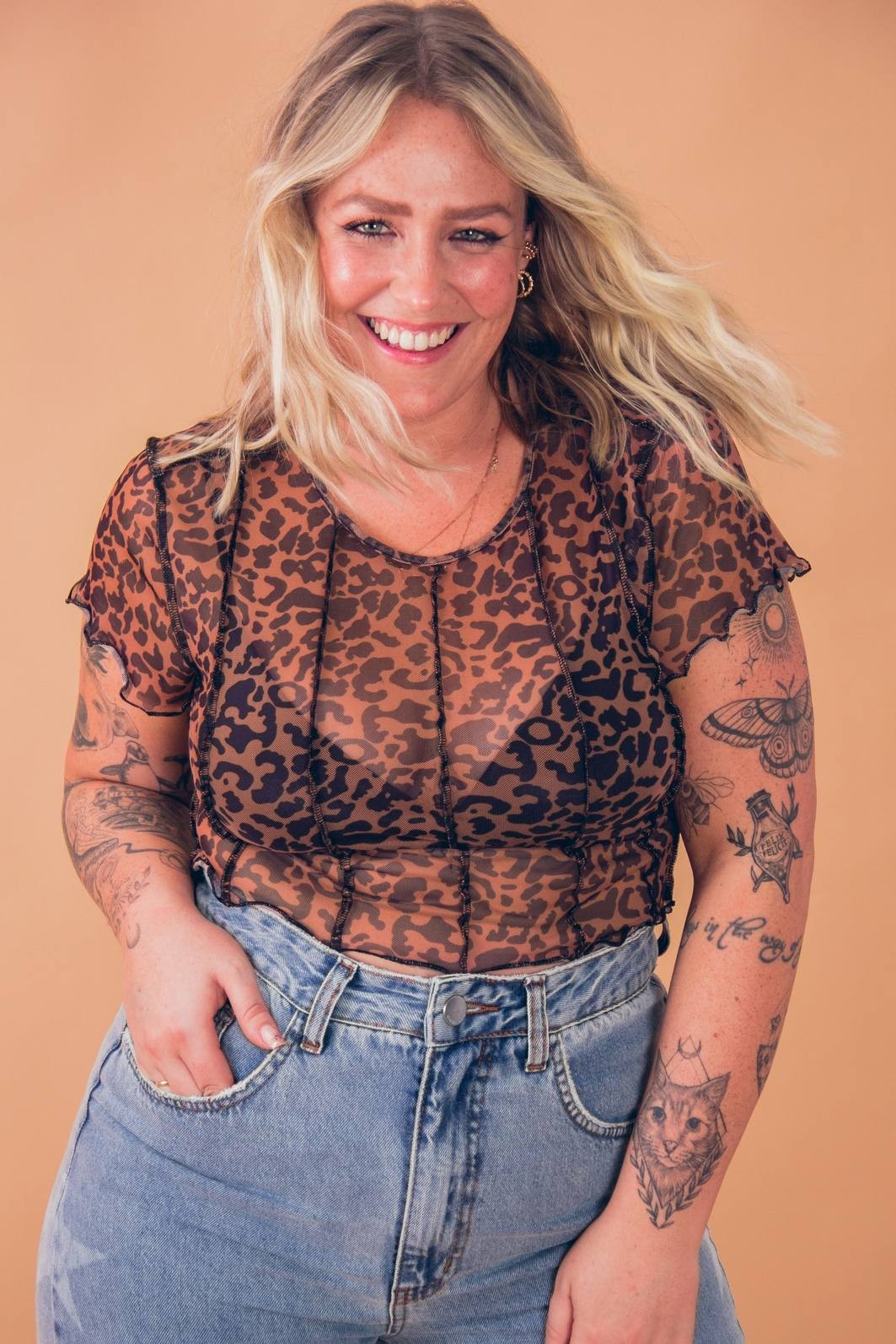 CROPPED COM RECORTES DE TULE CROPPED COM RECORTES DE TULE