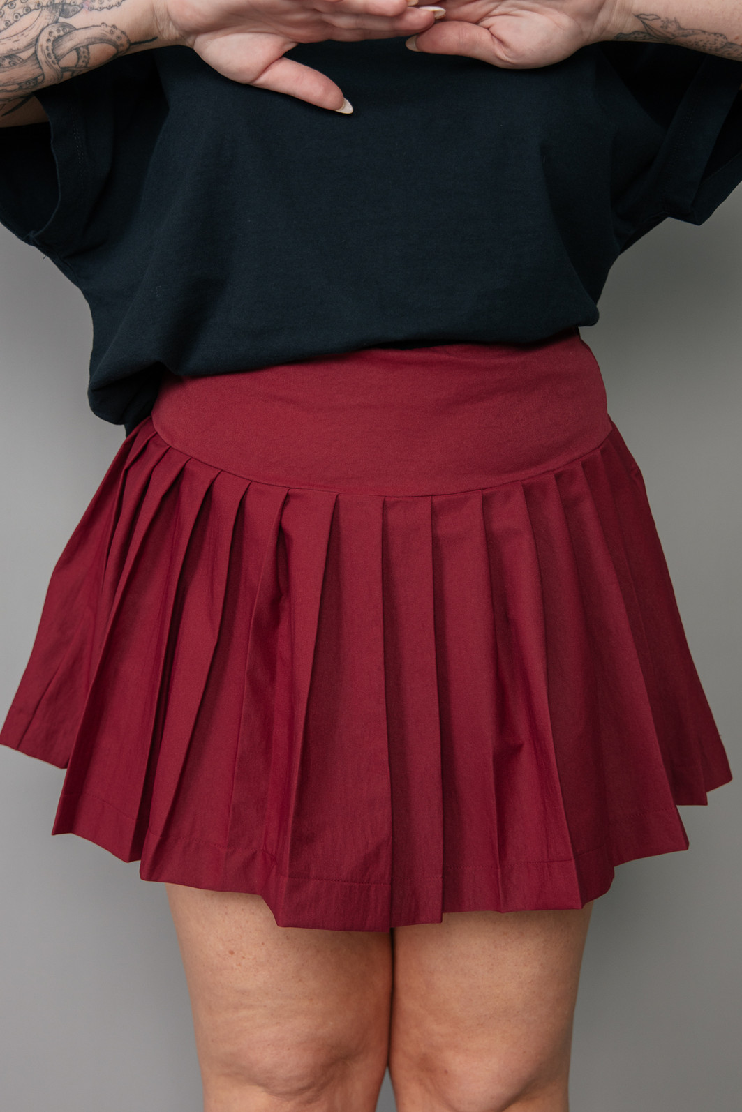 SHORT SAIA BORDÔ COM PREGAS