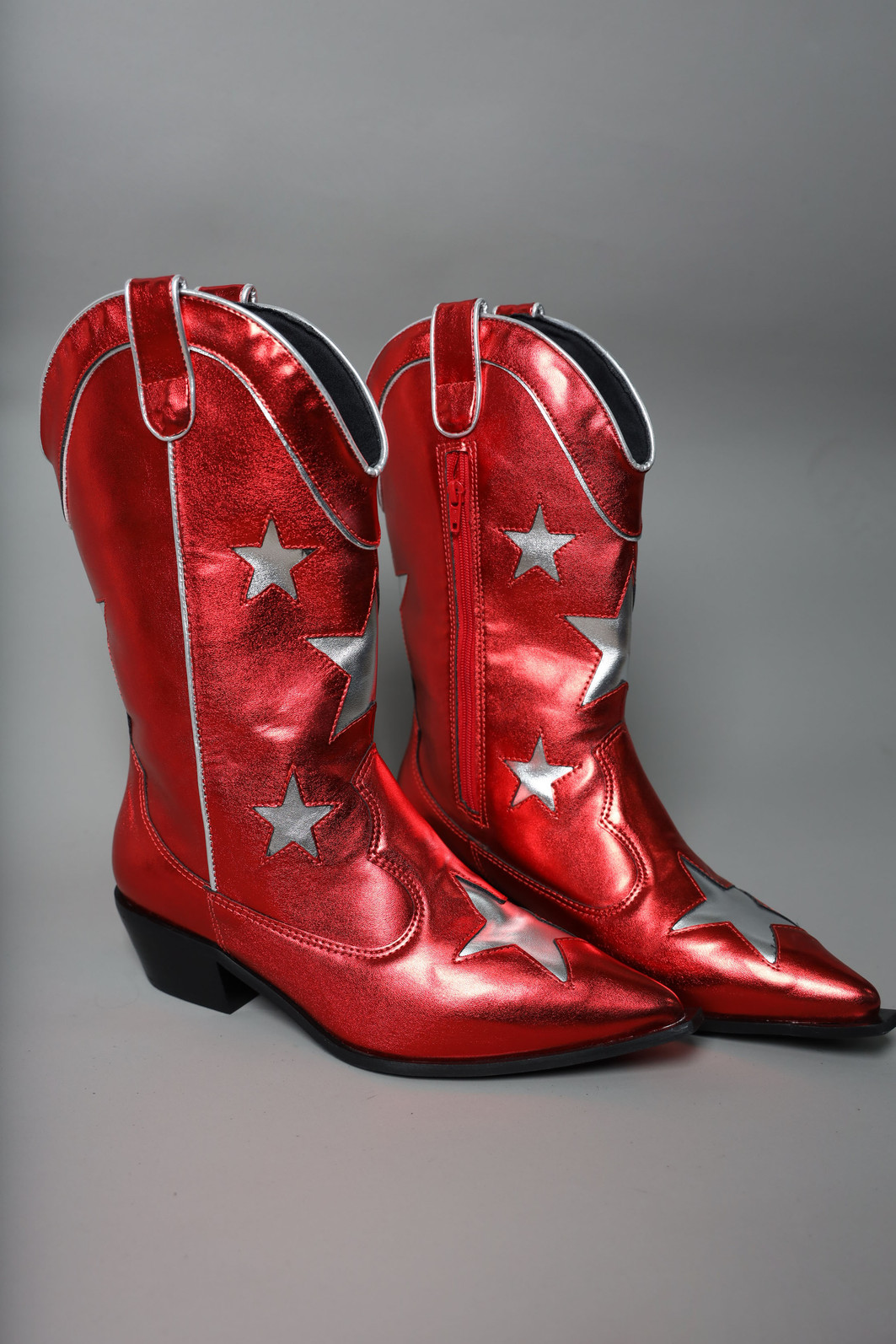 BOTA WESTERN METALIZADA VERMELHA COM ESTRELAS PRATA BOTA WESTERN METALIZADA VERMELHA COM ESTRELAS PRATA