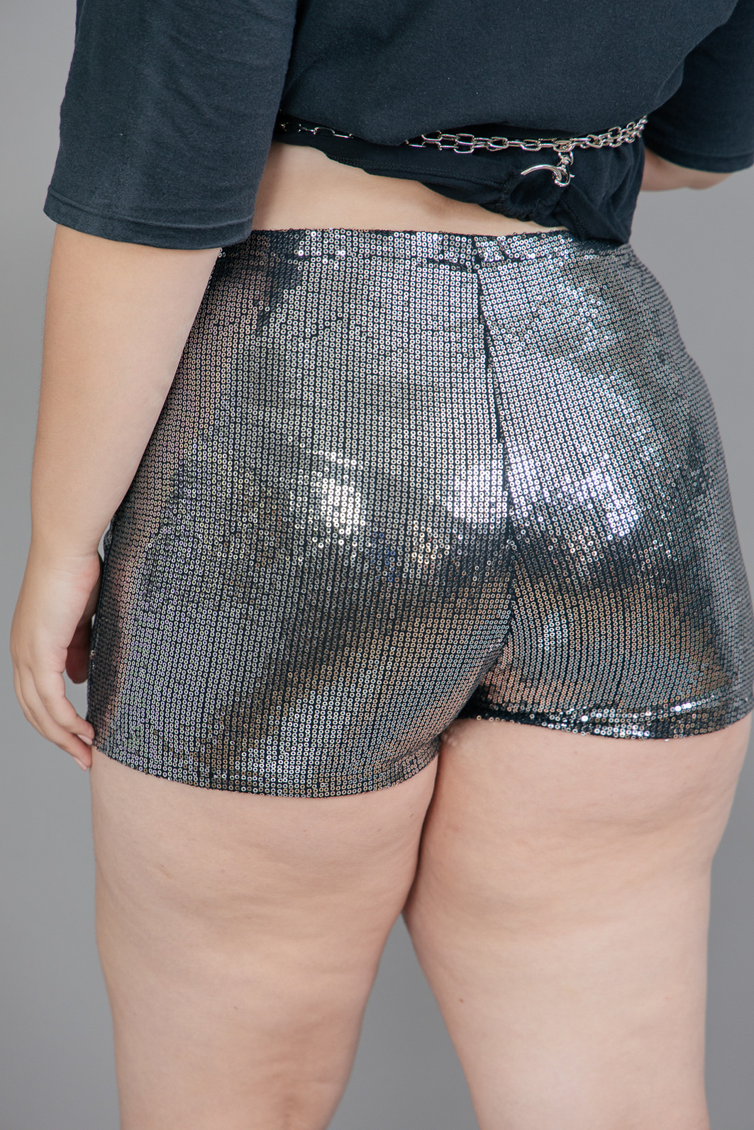 MINI SHORT PRATA DE PAETÊ