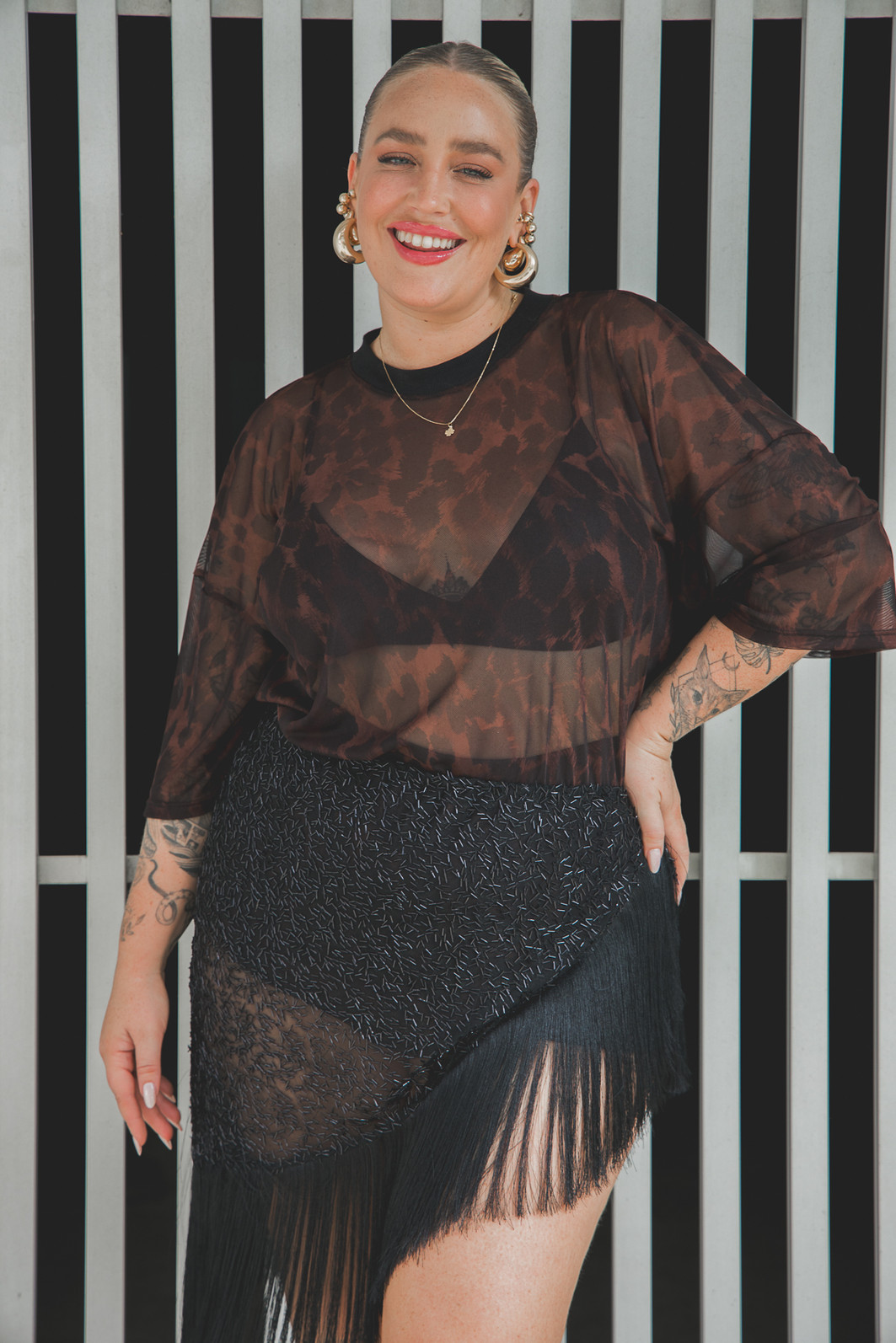 SAIA LENÇO DE CREPE BORDADO COM CANUTILHOS E FRANJAS PRETO SAIA LENÇO DE CREPE BORDADO COM CANUTILHOS E FRANJAS PRETO