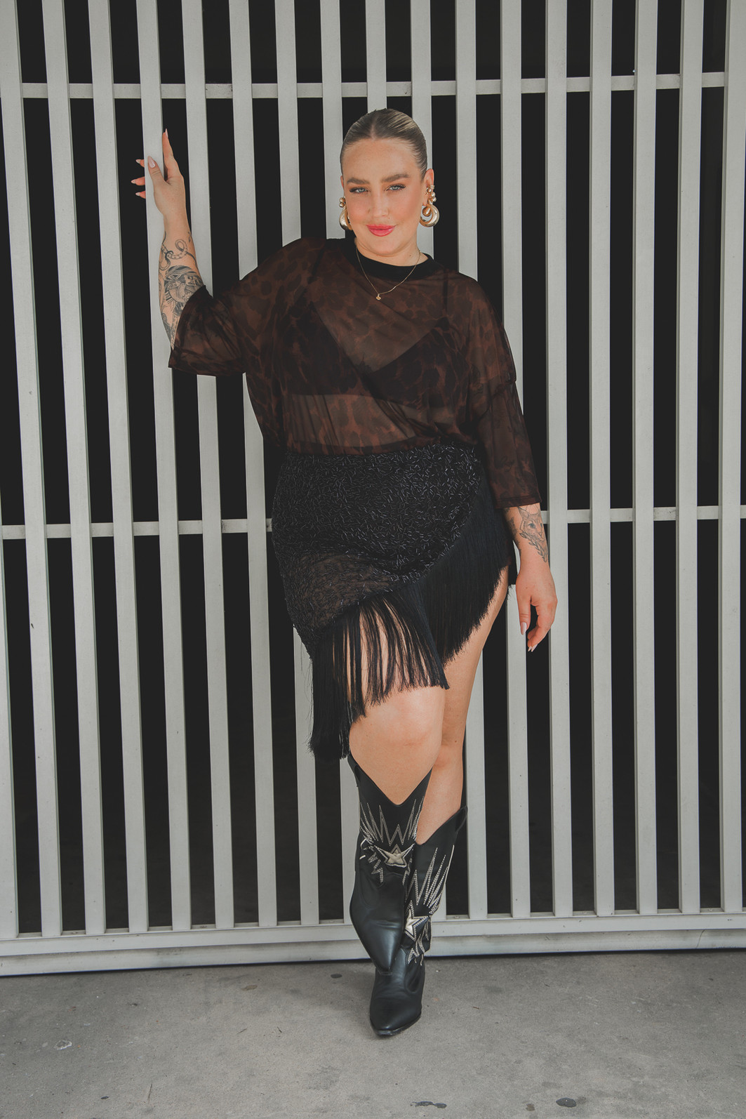 SAIA LENÇO DE CREPE BORDADO COM CANUTILHOS E FRANJAS PRETO SAIA LENÇO DE CREPE BORDADO COM CANUTILHOS E FRANJAS PRETO