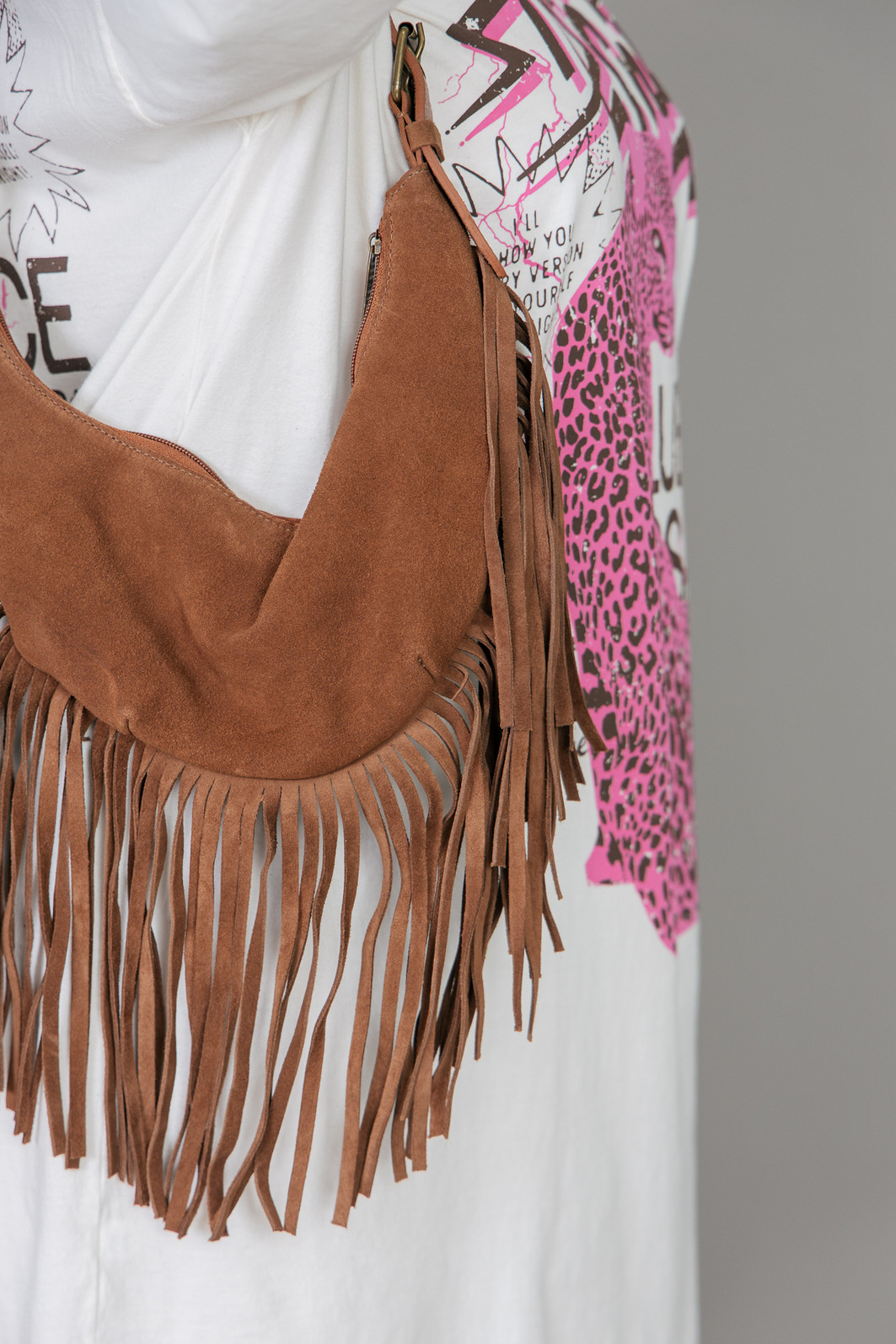 BOLSA CAMURÇA COM FRANJAS MARROM BOLSA CAMURÇA COM FRANJAS MARROM