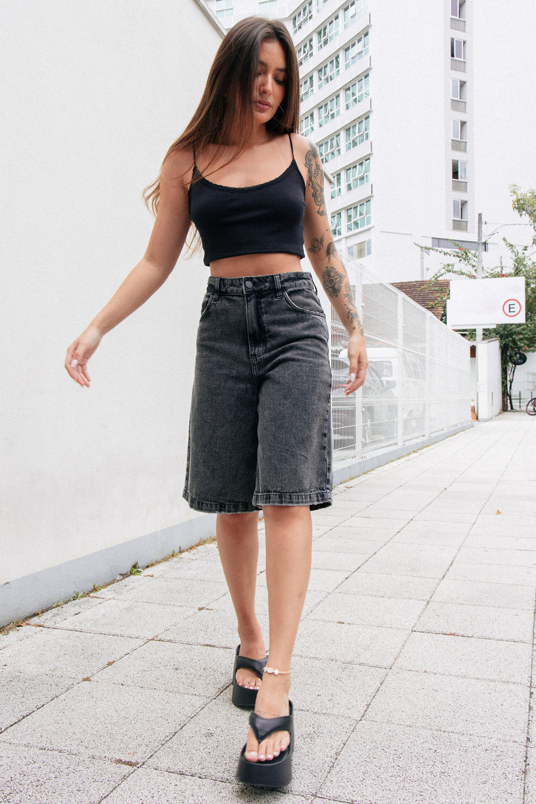 BERMUDA JORTS DE SARJA PRETA BERMUDA JORTS DE SARJA PRETA
