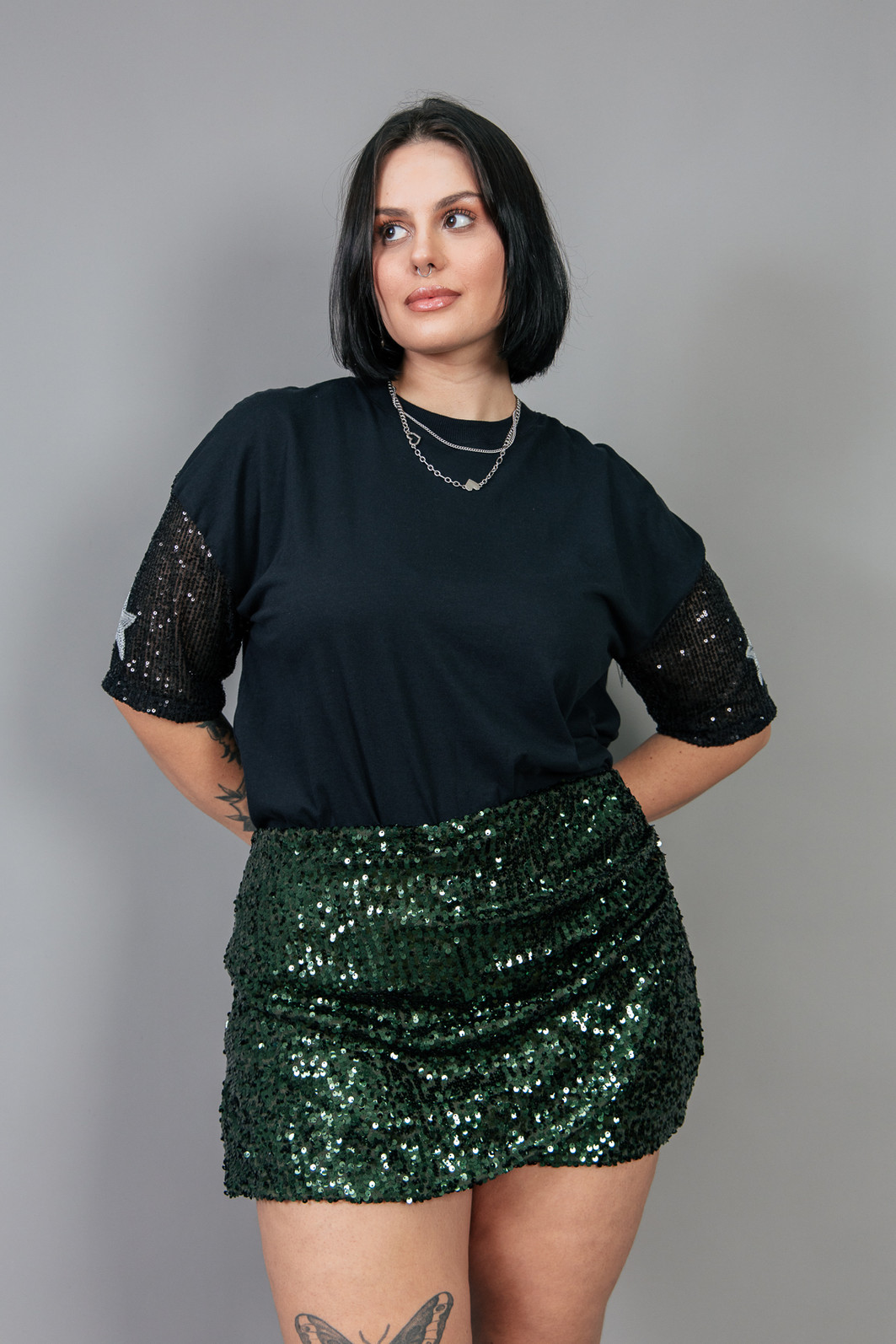 T-SHIRT VINTAGE COM PAETÊS E MALHA COM BORDADO E FRANJAS