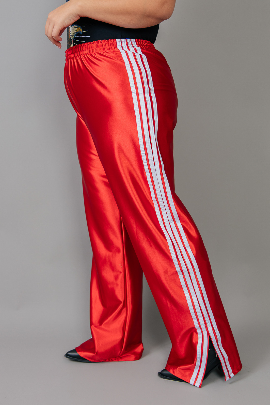 CALÇA SPORT VERMELHA COM LISTRAS CALÇA SPORT VERMELHA COM LISTRAS