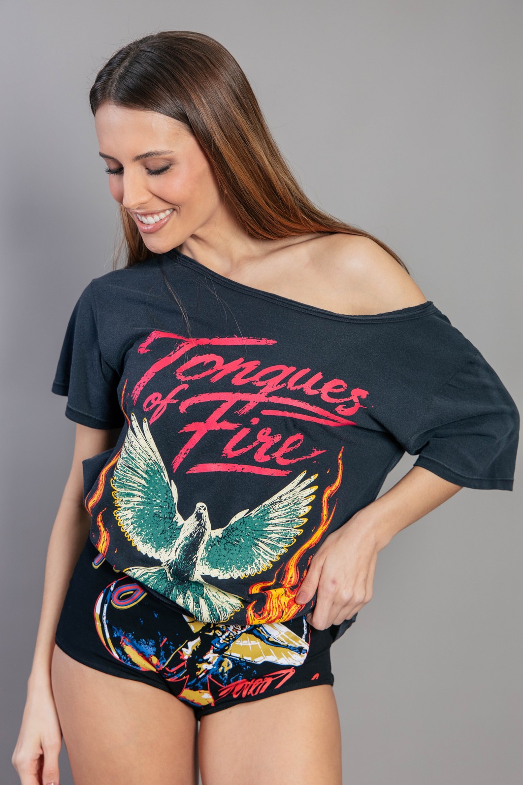 CAMISETA T-SHIRT OFF THE SHOULDER CHUMBO TONGUES CAMISETA T-SHIRT OFF THE SHOULDER CHUMBO TONGUES