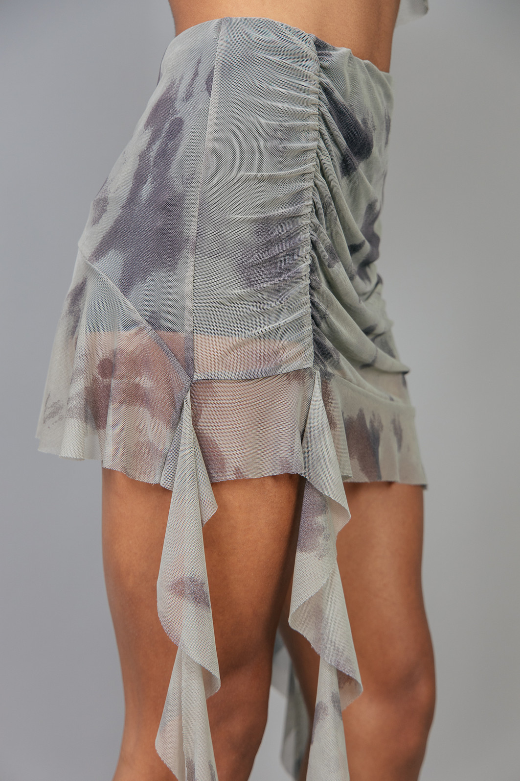 SHORT SAIA DE TULE ESTAMPADO COM PONTAS E BABADO