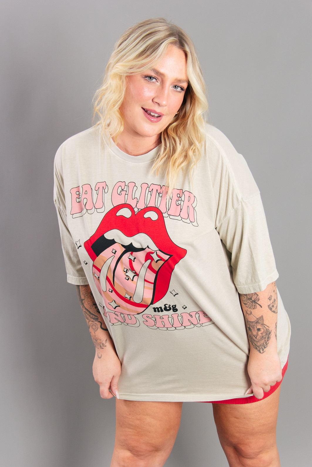 CAMISETA T-SHIRT OVERSIZED BEGE EAT GLITTER AND SHINE