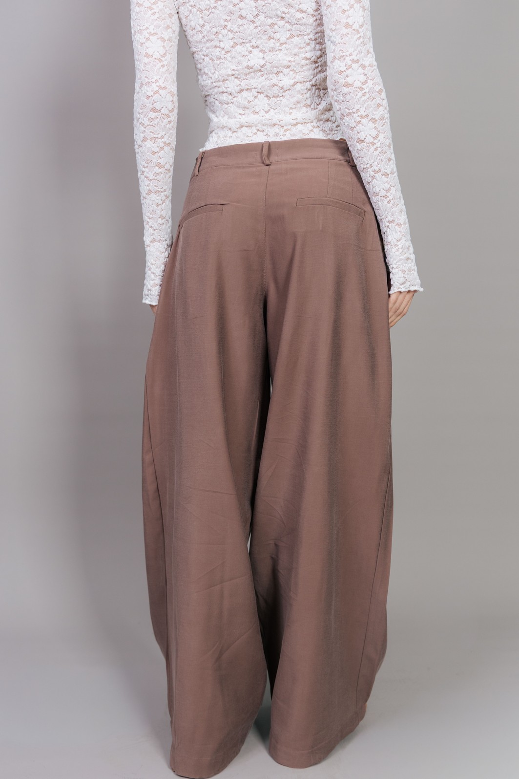 CALÇA ALFAIATARIA CINTURA BAIXA MARROM CALÇA ALFAIATARIA CINTURA BAIXA MARROM