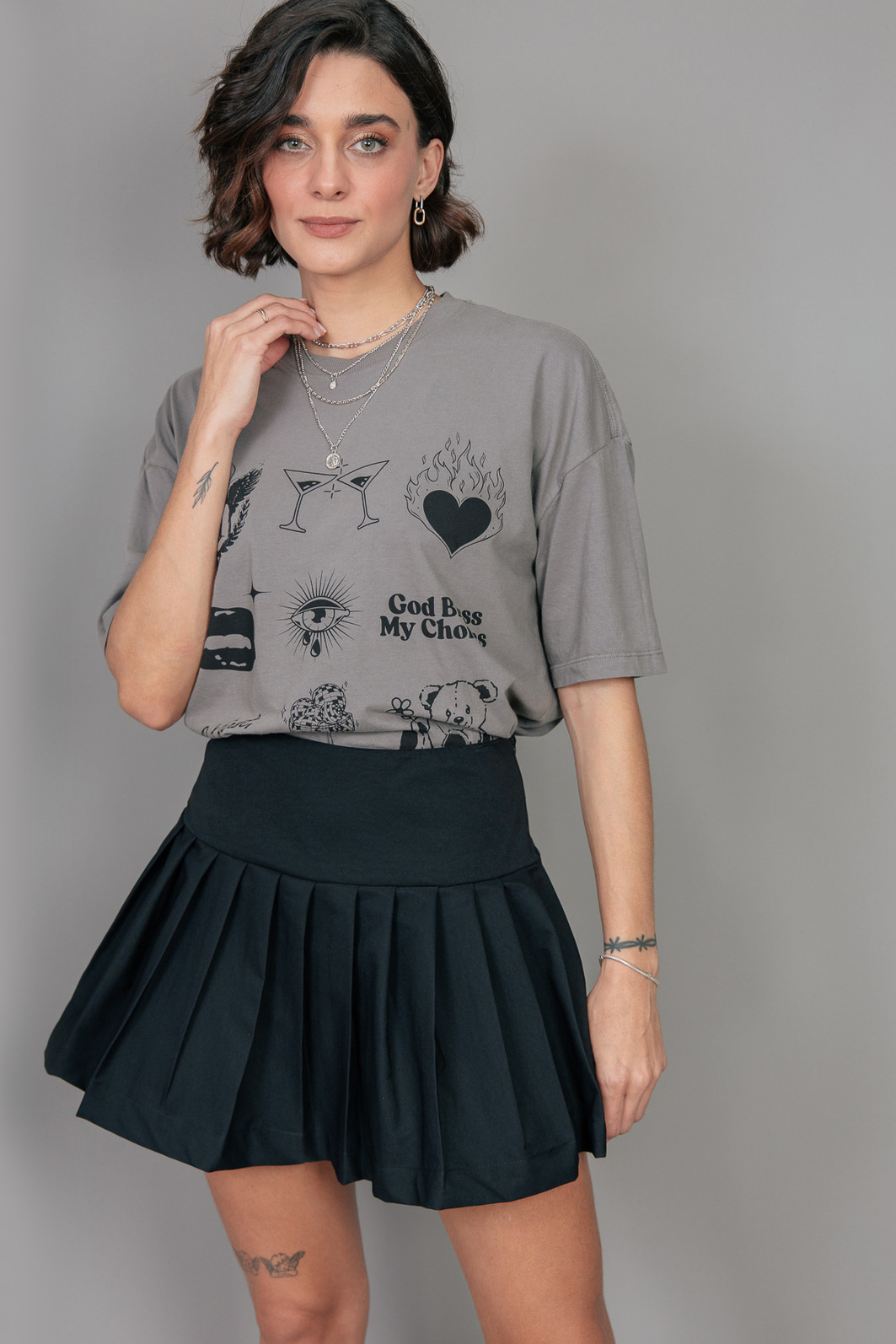 SHORT SAIA PRETO COM PREGAS SHORT SAIA PRETO COM PREGAS