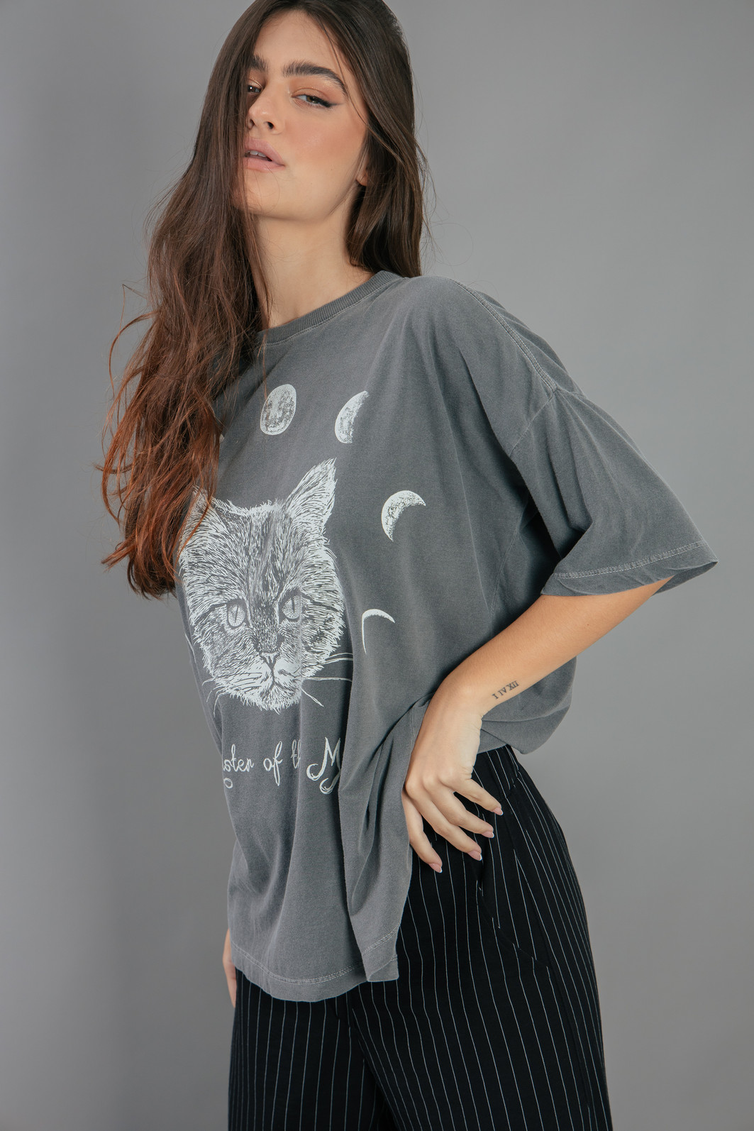 CAMISETA T-SHIRT OVERSIZED CINZA SISTER OF