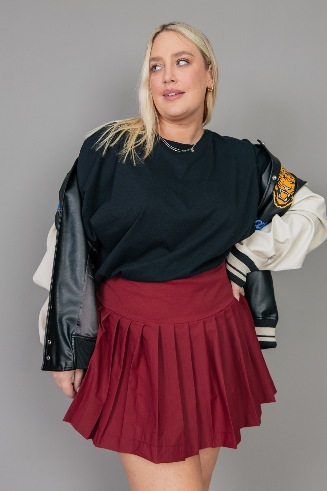 SHORT SAIA BORDÔ COM PREGAS