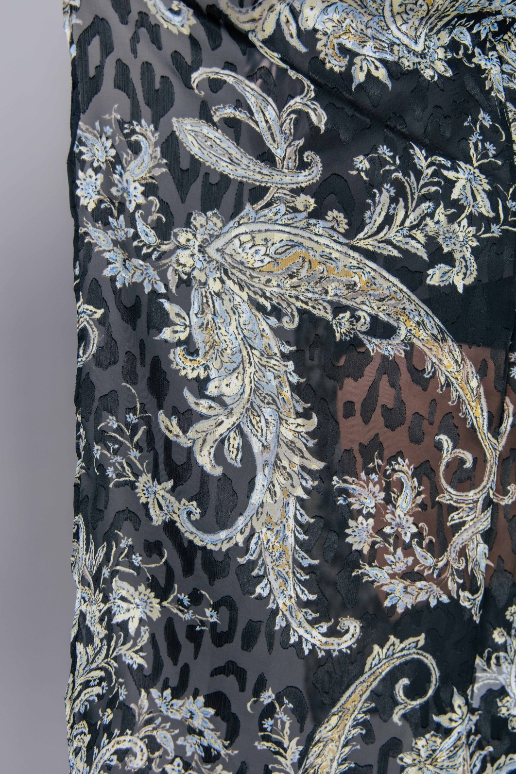 KIMONO EM TECIDO DEVORÊ ESTAMPADO PAISLEY KIMONO EM TECIDO DEVORÊ ESTAMPADO PAISLEY