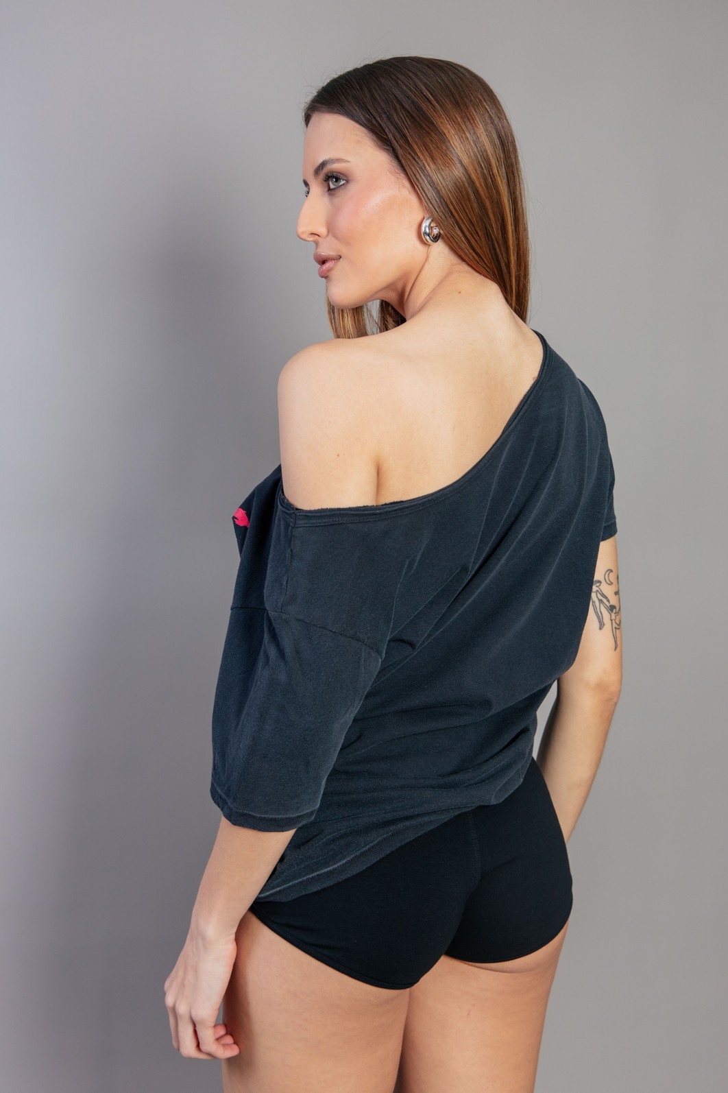 CAMISETA T-SHIRT OFF THE SHOULDER CHUMBO TONGUES CAMISETA T-SHIRT OFF THE SHOULDER CHUMBO TONGUES