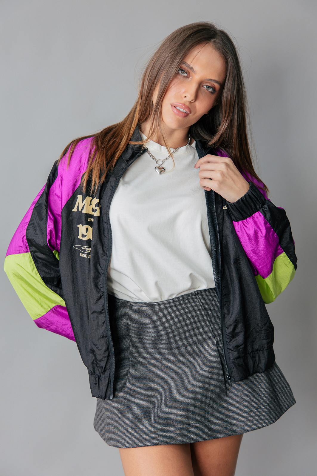 JAQUETA ESPORTIVA COM RECORTES COLORIDA NINETEEN