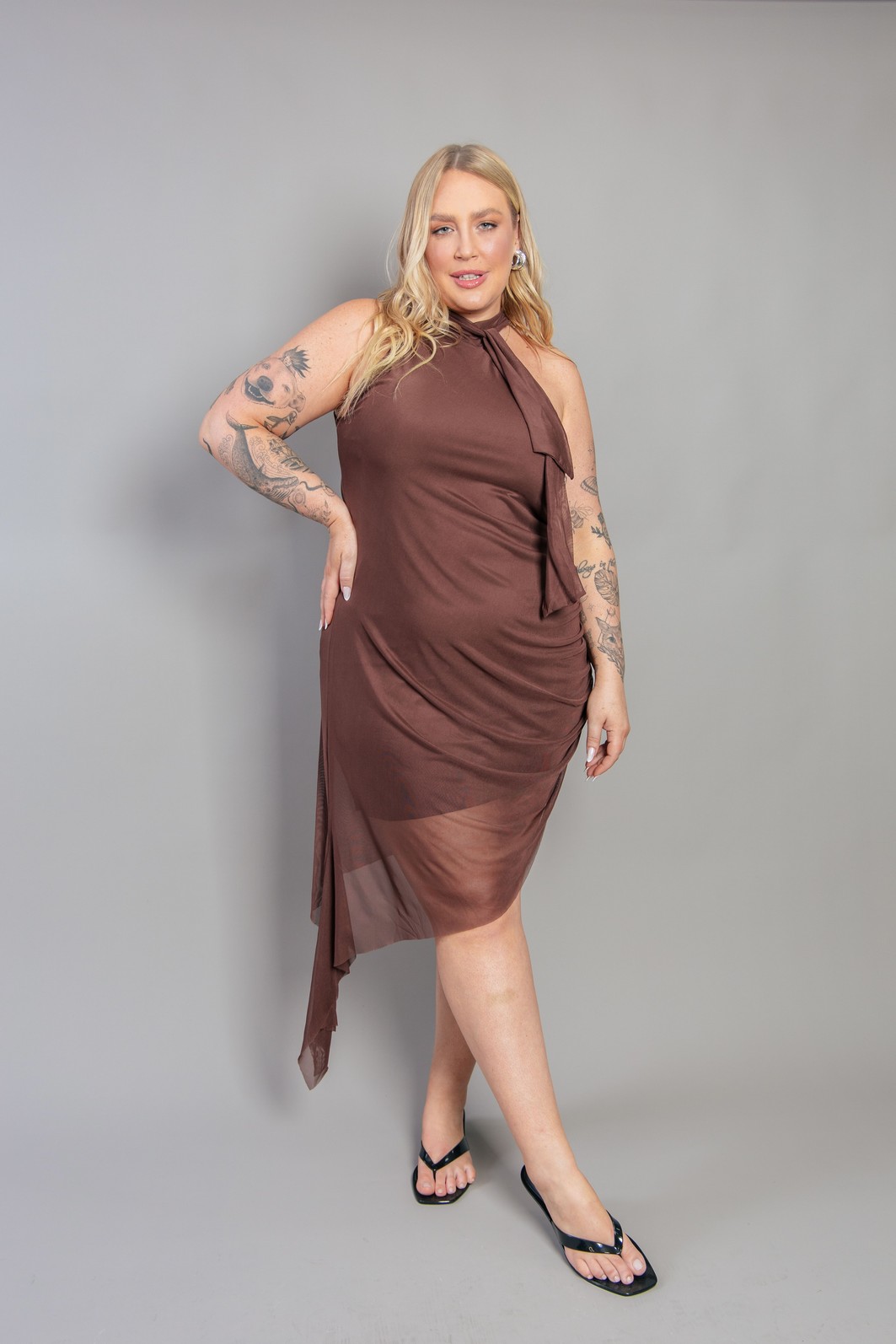 VESTIDO ASSIMÉTRICO DE TULE MARROM VESTIDO ASSIMÉTRICO DE TULE MARROM