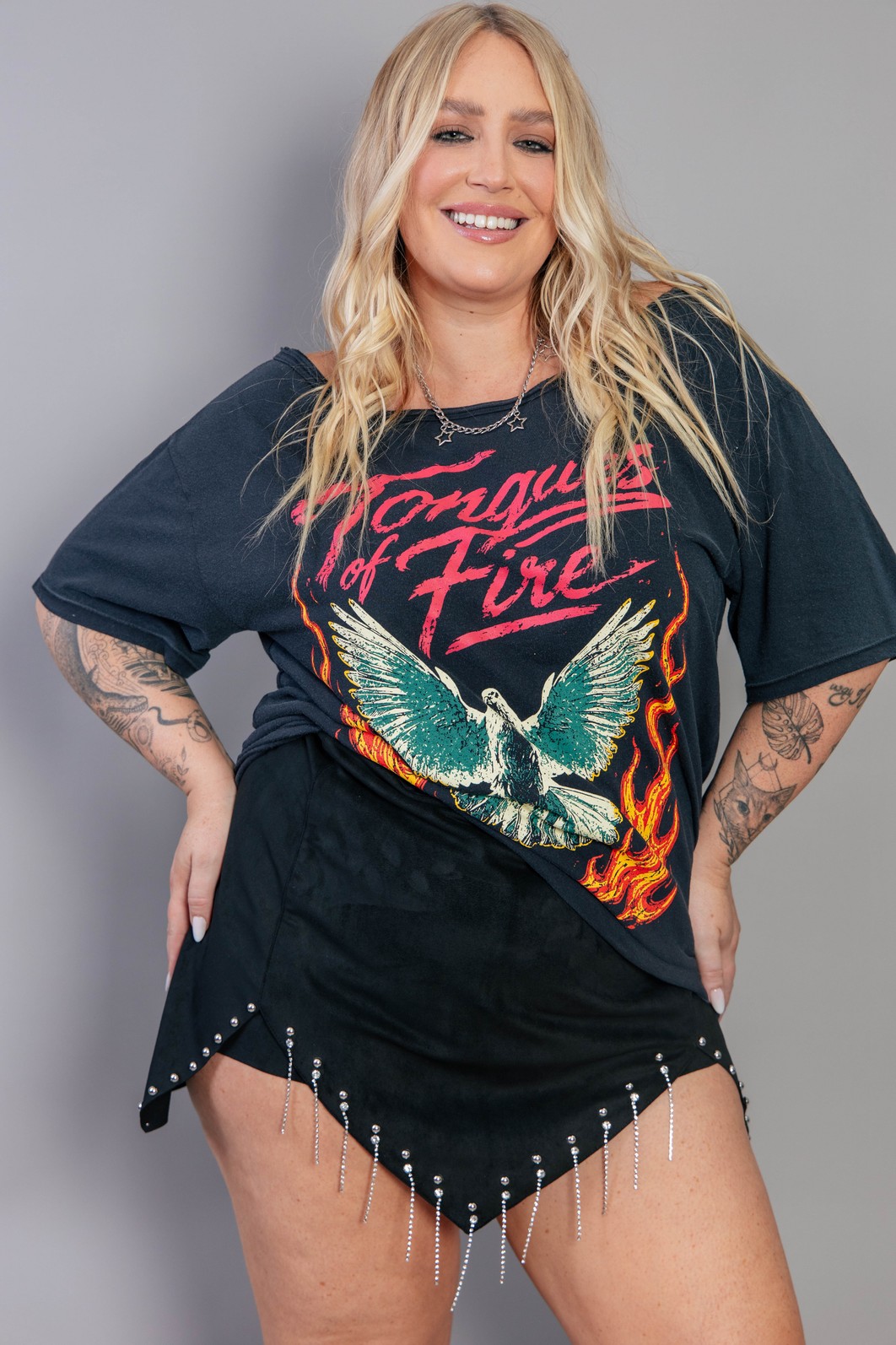 CAMISETA T-SHIRT OFF THE SHOULDER CHUMBO TONGUES CAMISETA T-SHIRT OFF THE SHOULDER CHUMBO TONGUES