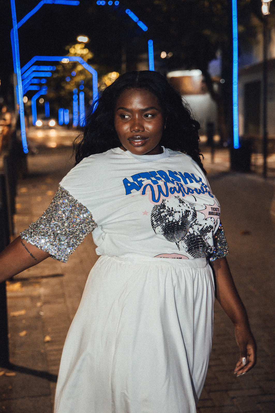 CAMISETA T-SHIRT VINTAGE OFF COM MANGAS DE PAETÊ AFTERSHOW CAMISETA T-SHIRT VINTAGE OFF COM MANGAS DE PAETÊ AFTERSHOW