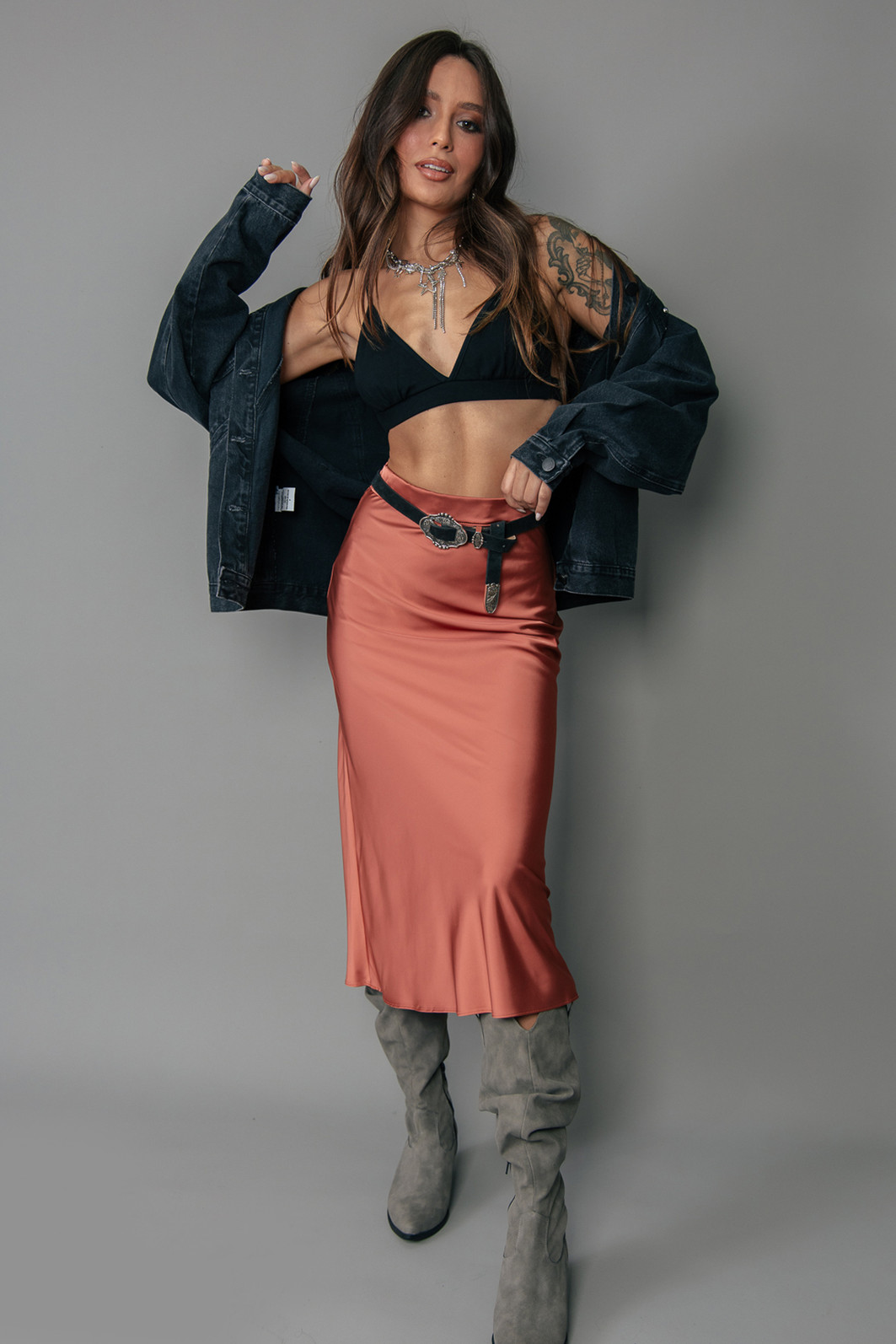 SAIA MIDI DE CETIM SEM FORRO MARSALA SAIA MIDI DE CETIM SEM FORRO MARSALA