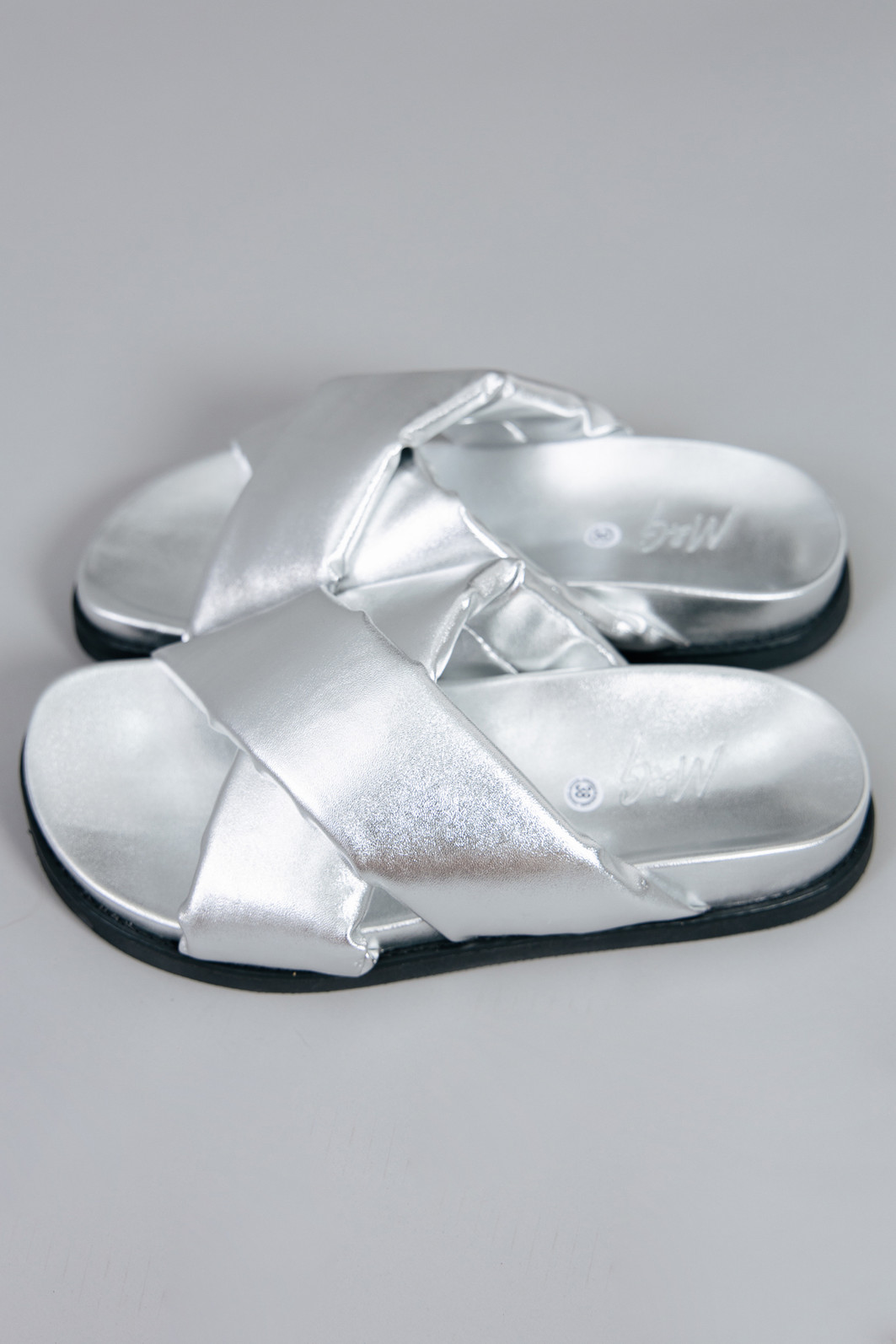 CHINELO SLIDE PUFFER PRATA CHINELO SLIDE PUFFER PRATA