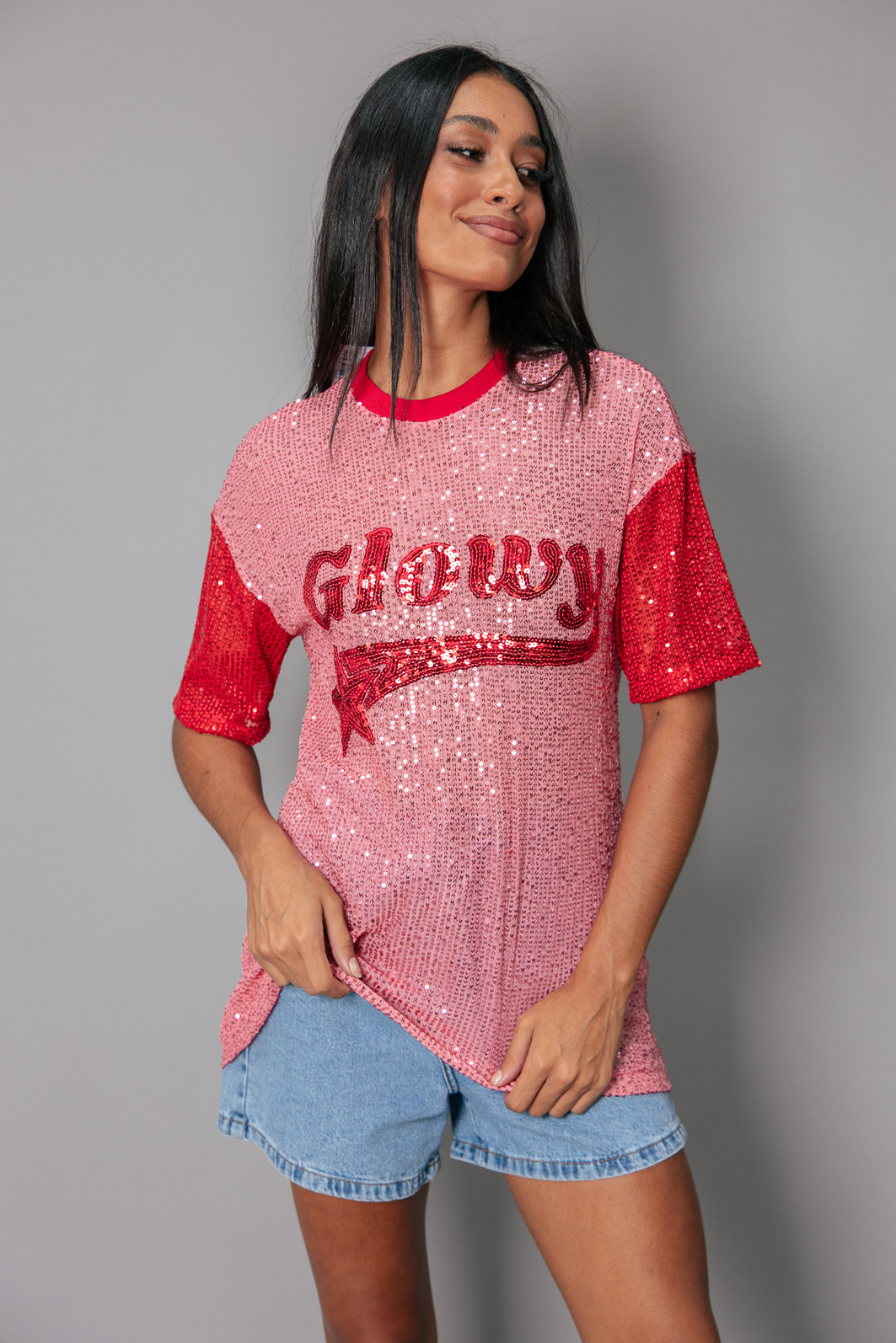 T-SHIRT VINTAGE DE PAETÊS ROSA E VERMELHA COM BORDADO GLOWY