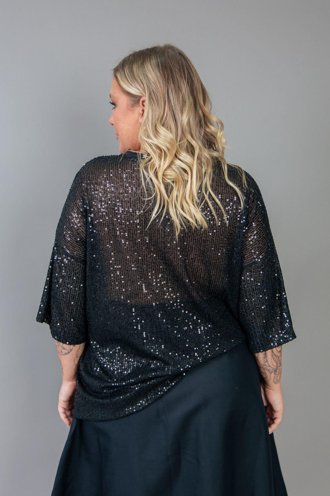 CAMISETA T-SHIRT OVERSIZED DE PAETÊ PRETO WINNER CAMISETA T-SHIRT OVERSIZED DE PAETÊ PRETO WINNER