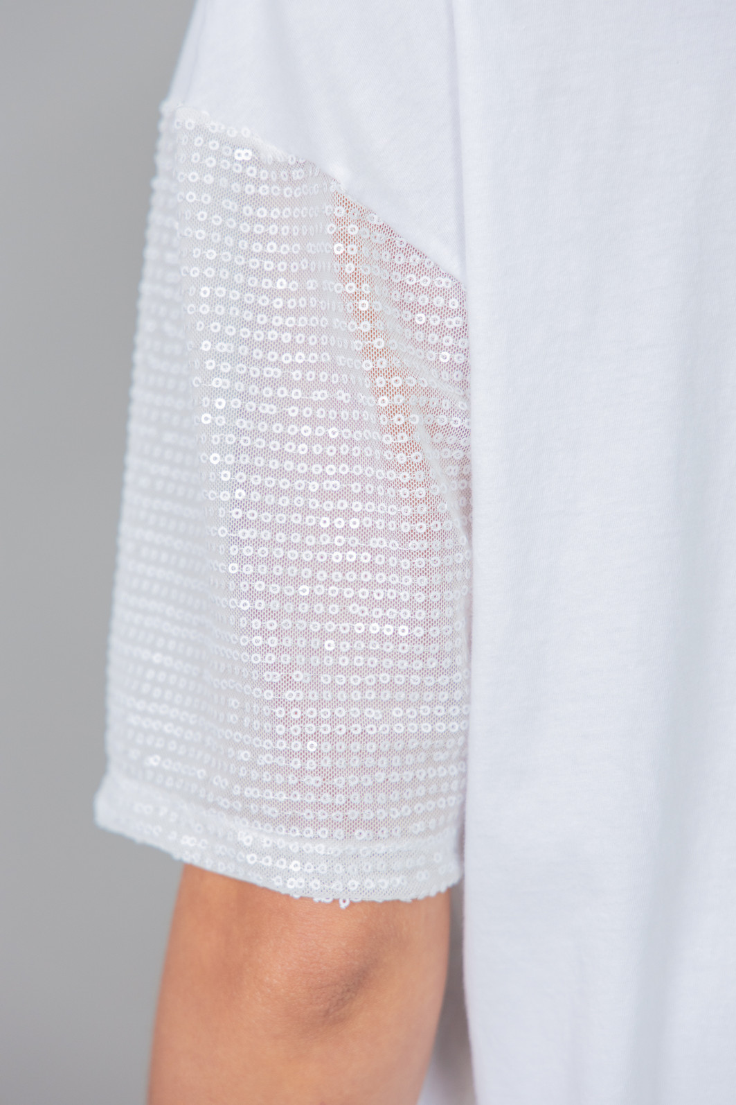 CAMISETA T-SHIRT VINTAGE BRANCA COM MANGAS DE PAETÊ OVERGLOW