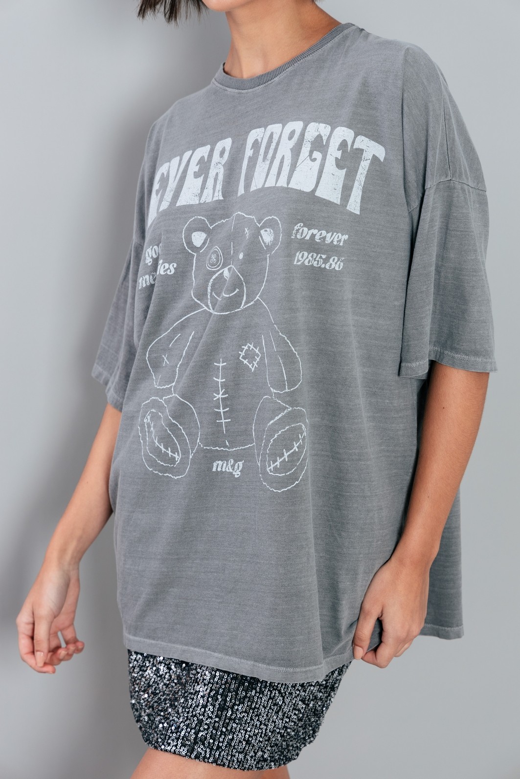 CAMISETA T-SHIRT OVERSIZED CINZA NEVER FORGET