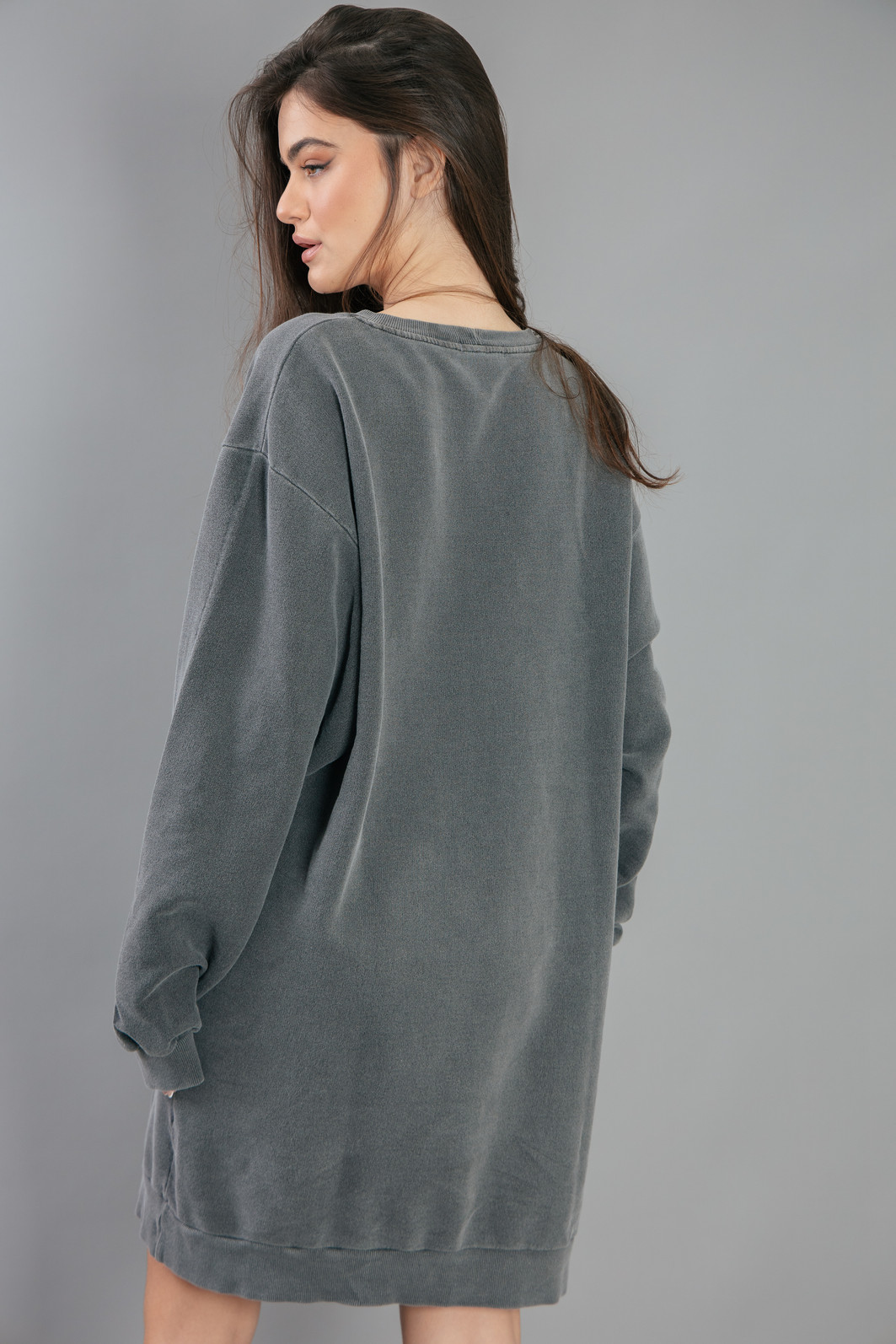 VESTIDO DE MOLETOM CHUMBO BORN TO RIDE VESTIDO DE MOLETOM CHUMBO BORN TO RIDE