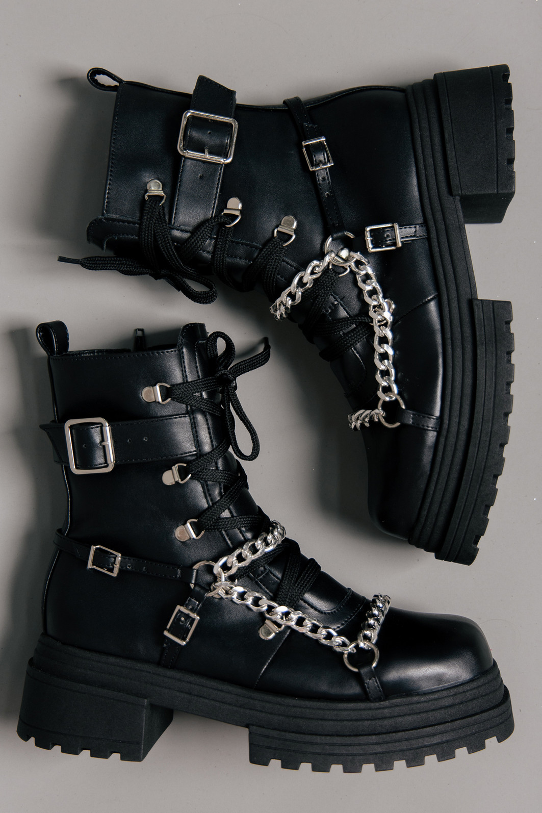 COTURNO COM FIVELAS E CORRENTES