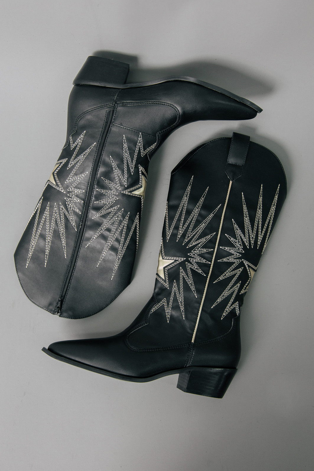 BOTA WESTERN BORDADA SPARKLE PRETA