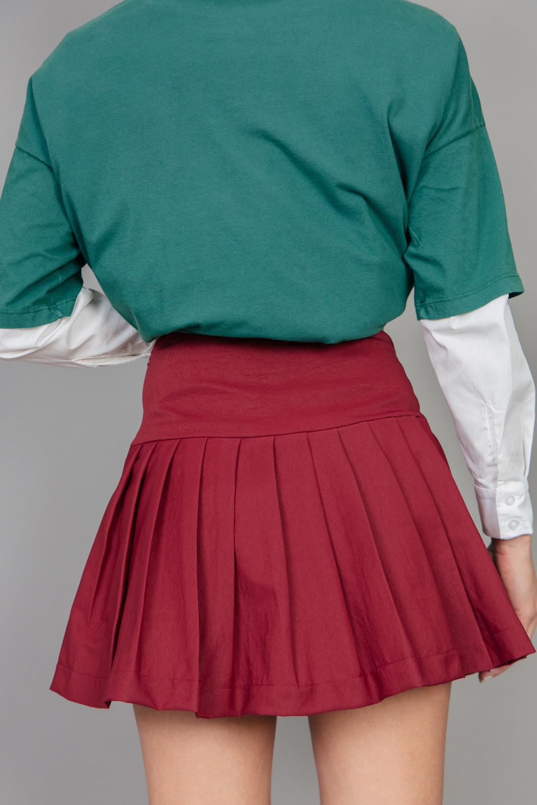 SHORT SAIA BORDÔ COM PREGAS