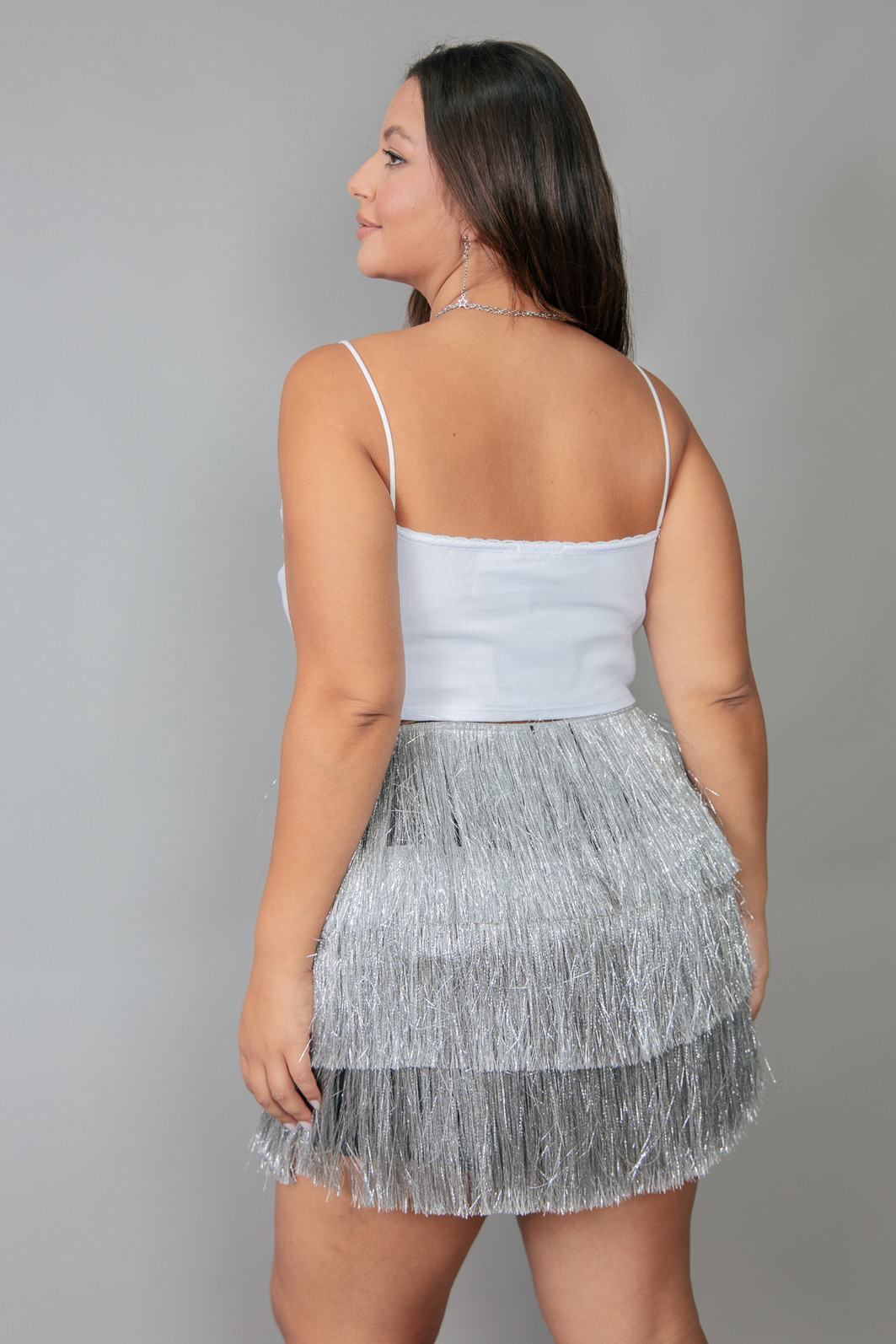 SHORT SAIA COM FRANJAS CINZA COM PRATA