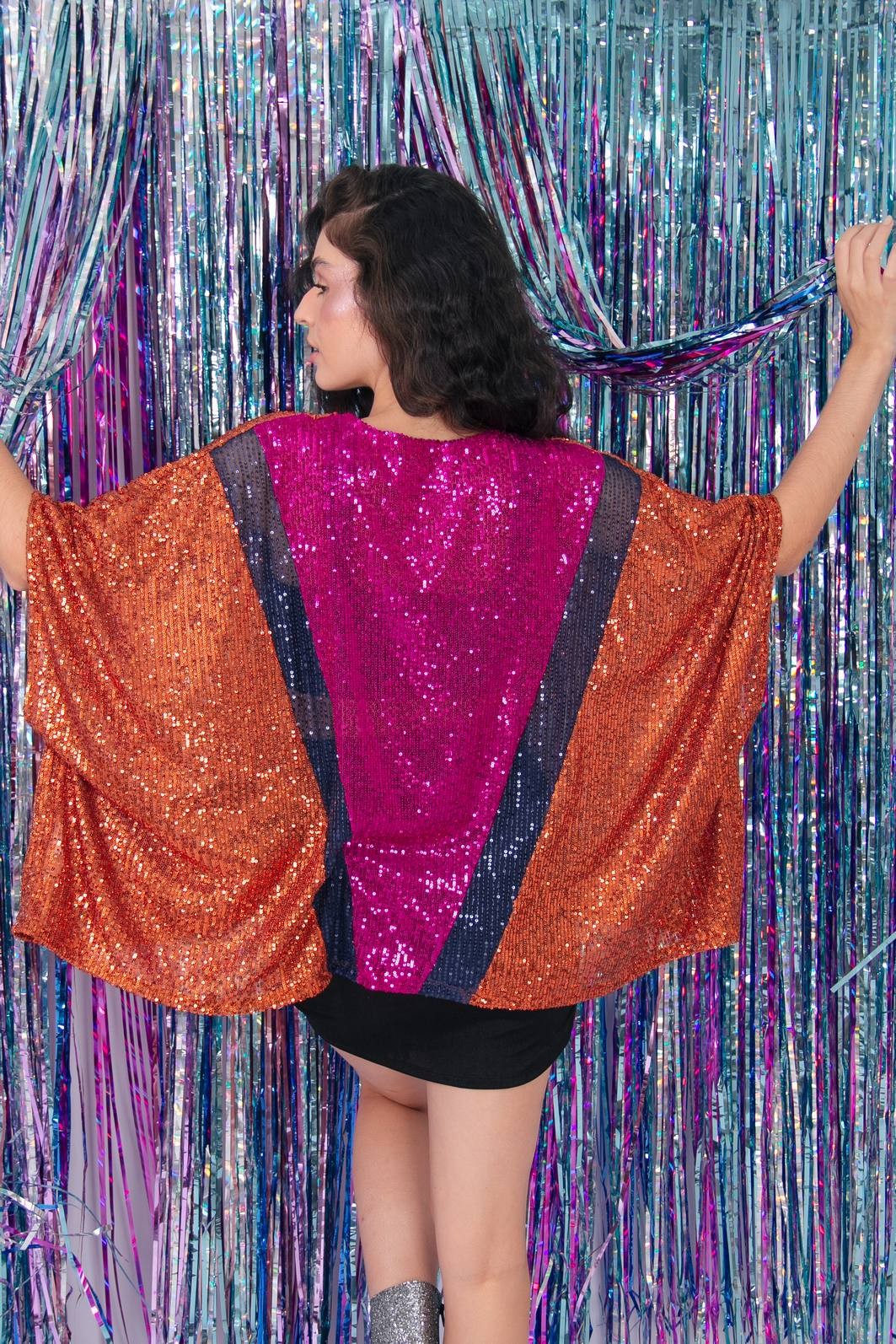 KIMONO DE PAETÊS COM RECORTES