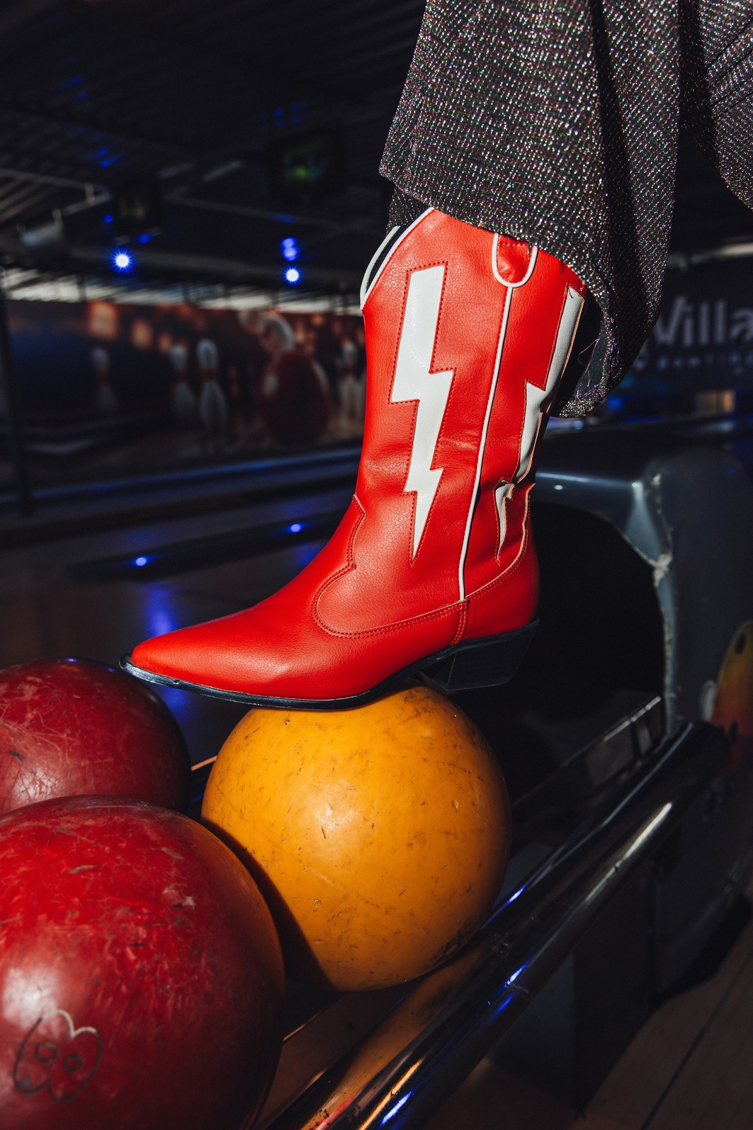 BOTA WESTERN COM RAIO VERMELHA BOTA WESTERN COM RAIO VERMELHA