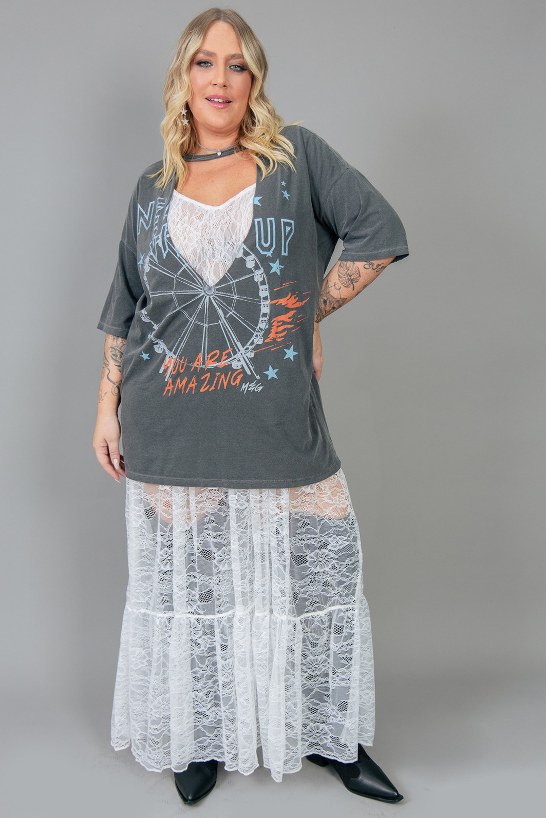 VESTIDO AMPLO DE RENDA OFF WHITE VESTIDO AMPLO DE RENDA OFF WHITE