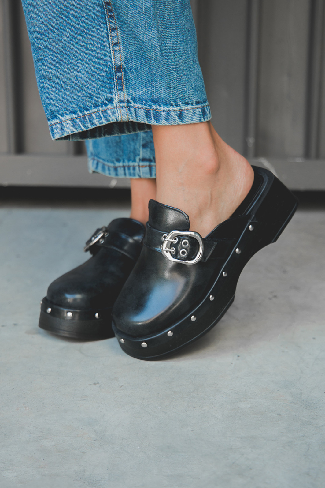 CLOG PLATAFORMA COM FIVELA PRETO