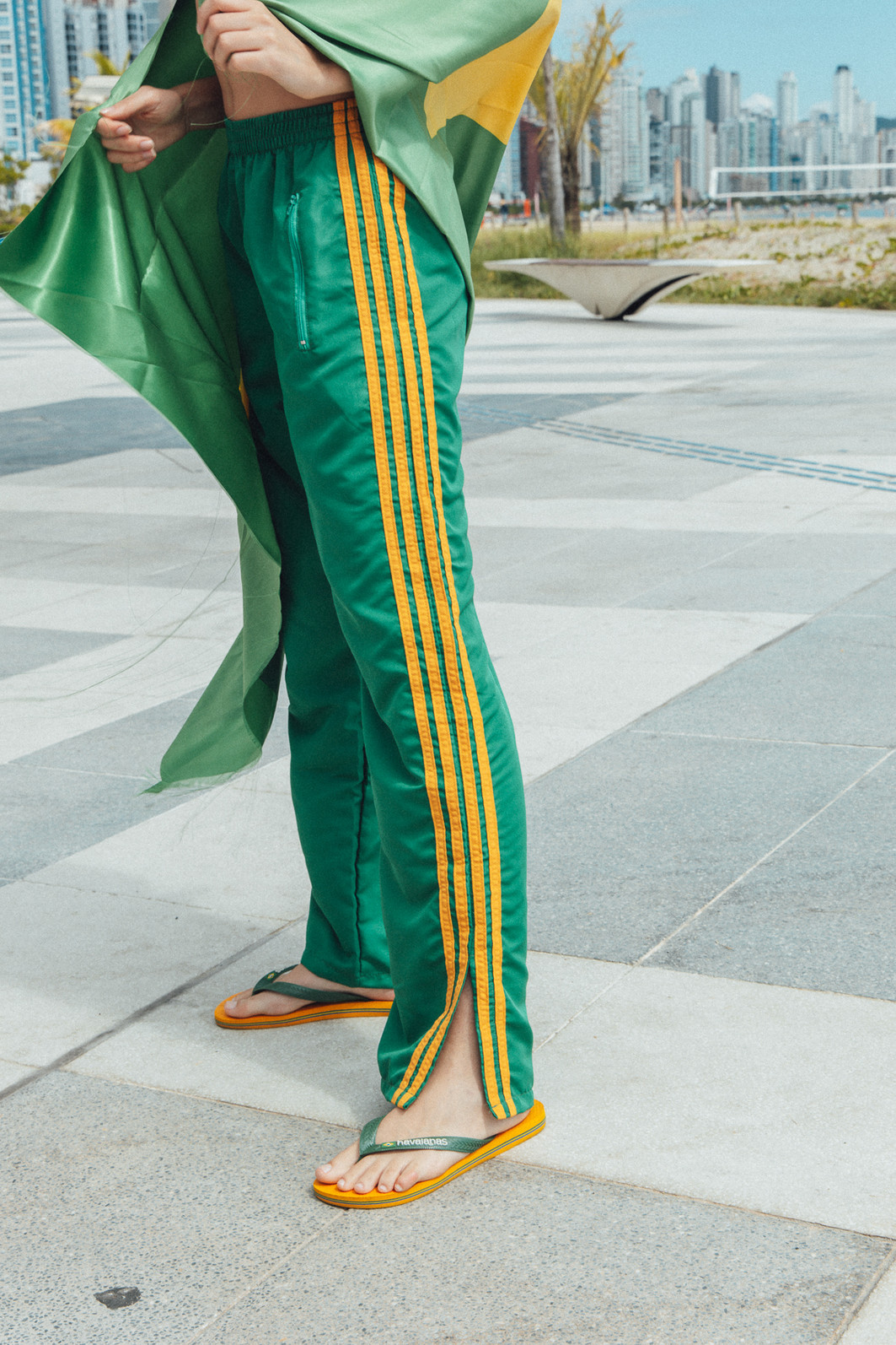 CALÇA ESPORTIVA BRASIL VERDE E AMARELO