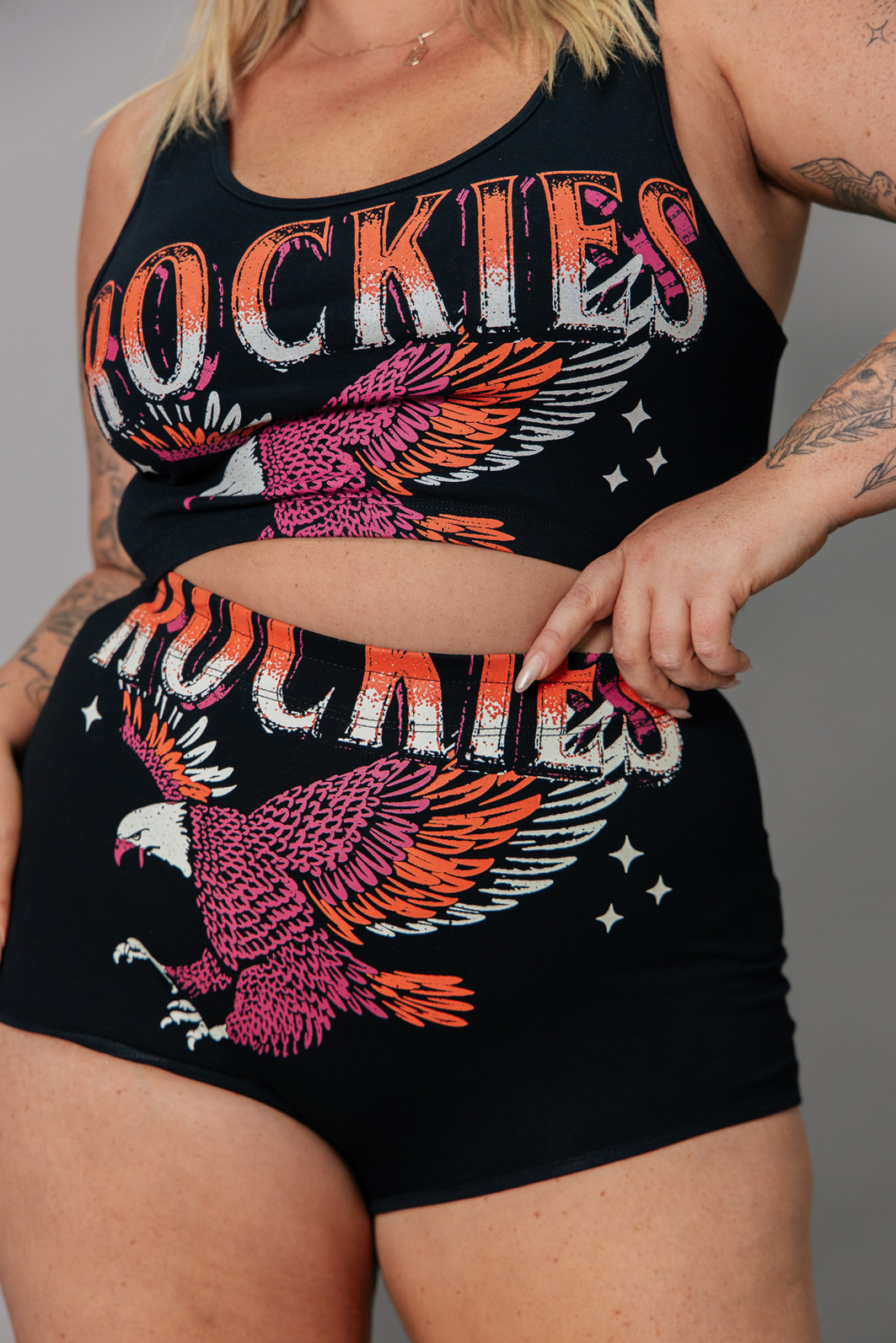 SHORT HOT PANT DE COTTON PRETO COM ESTAMPA ROCKIES