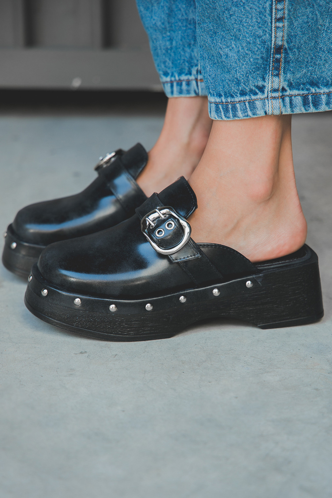 CLOG PLATAFORMA COM FIVELA PRETO