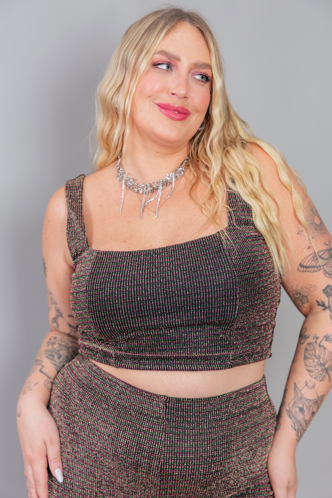 TOP COM RECORTES PRETO COM LUREX MULTICOLORIDOS TOP COM RECORTES PRETO COM LUREX MULTICOLORIDOS