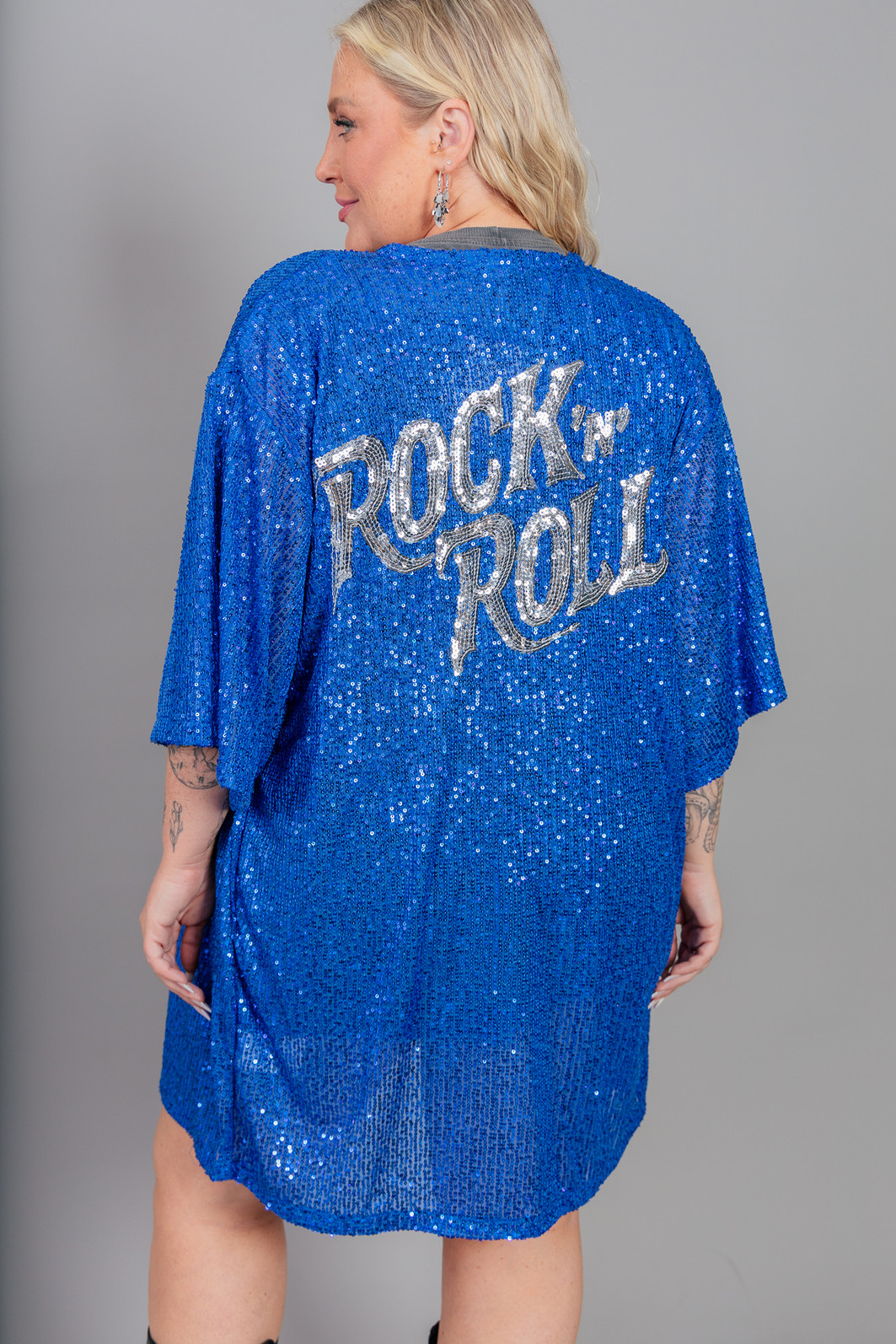 KIMONO COMPRIDO EM PAETÊ AZUL BORDADO PARTY ON