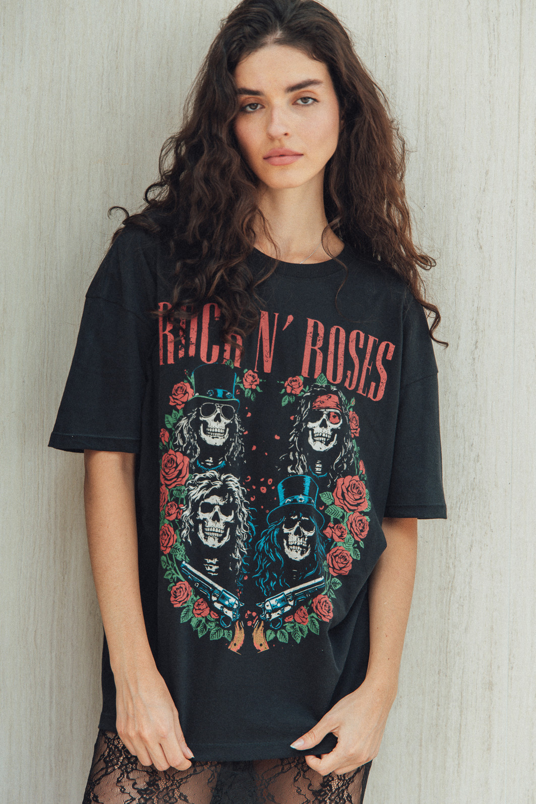 CAMISETA T-SHIRT VINTAGE PRETA ESTONADA GUNS