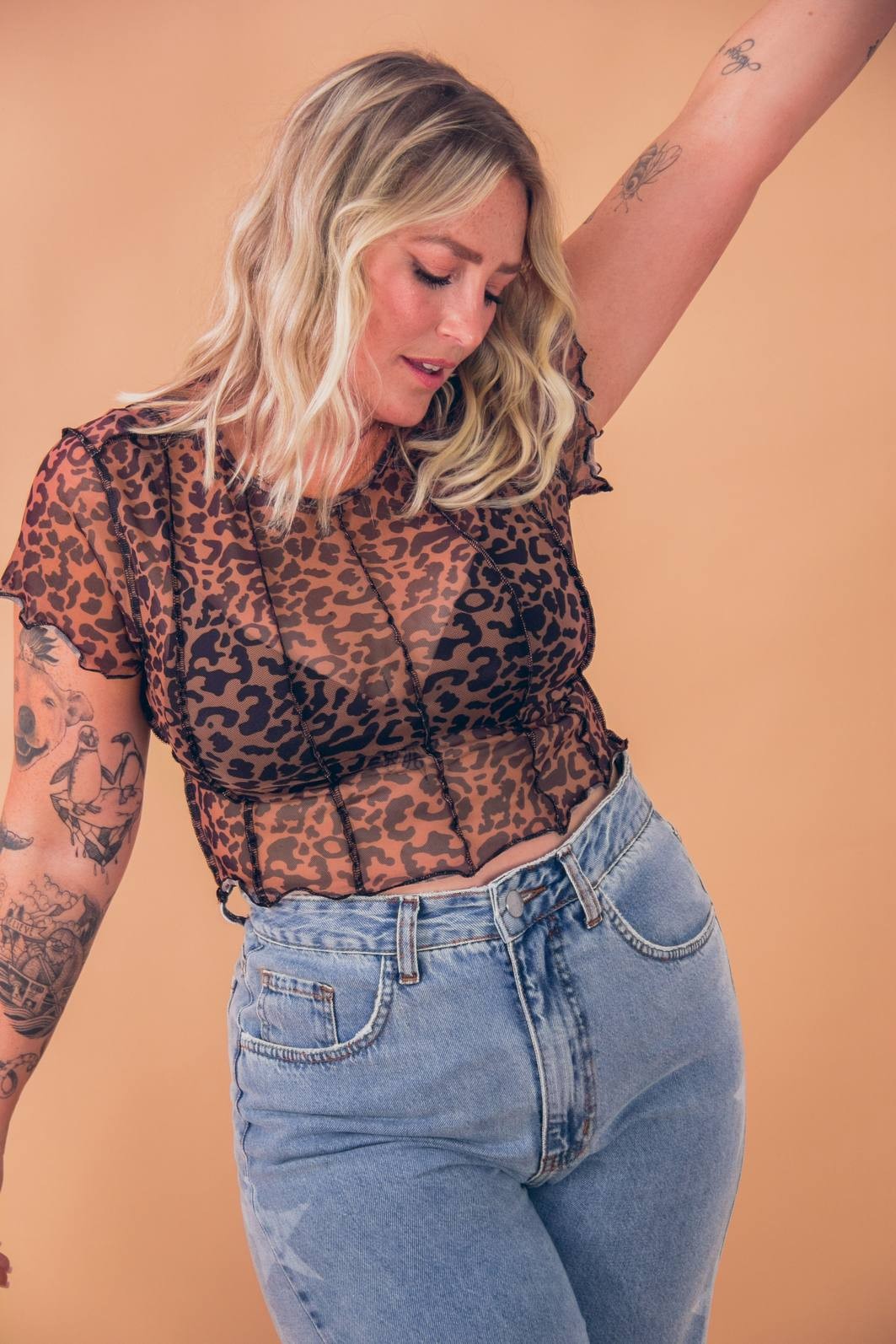 CROPPED COM RECORTES DE TULE CROPPED COM RECORTES DE TULE