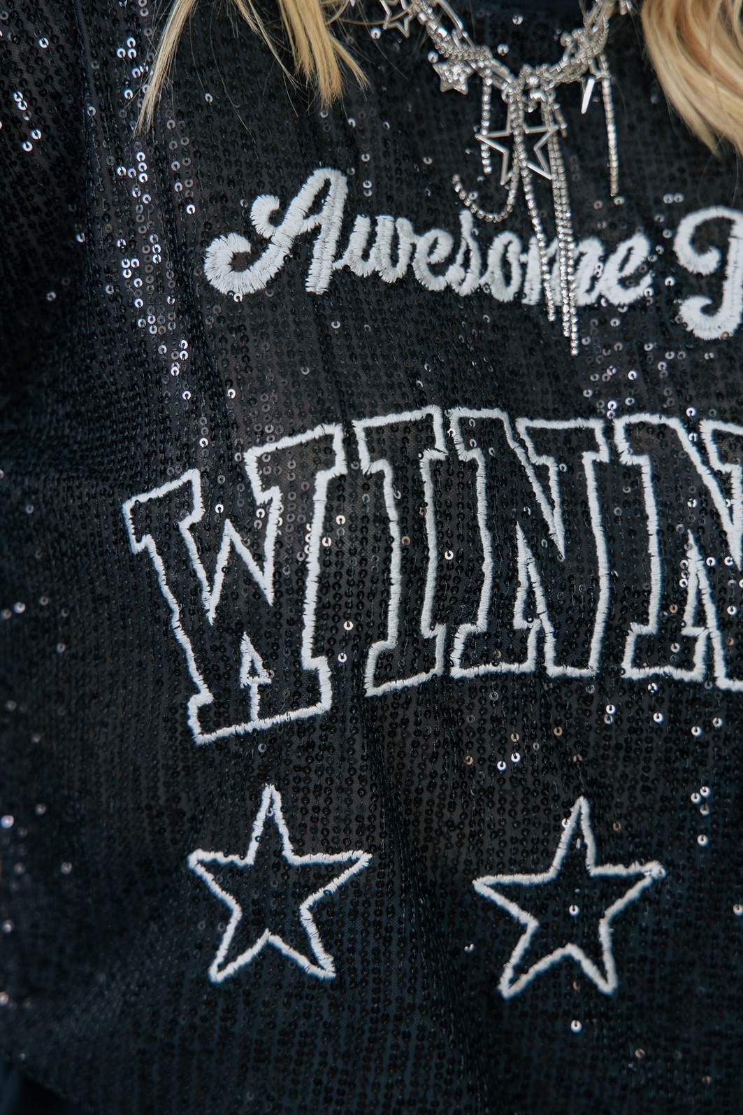 CAMISETA T-SHIRT OVERSIZED DE PAETÊ PRETO WINNER CAMISETA T-SHIRT OVERSIZED DE PAETÊ PRETO WINNER