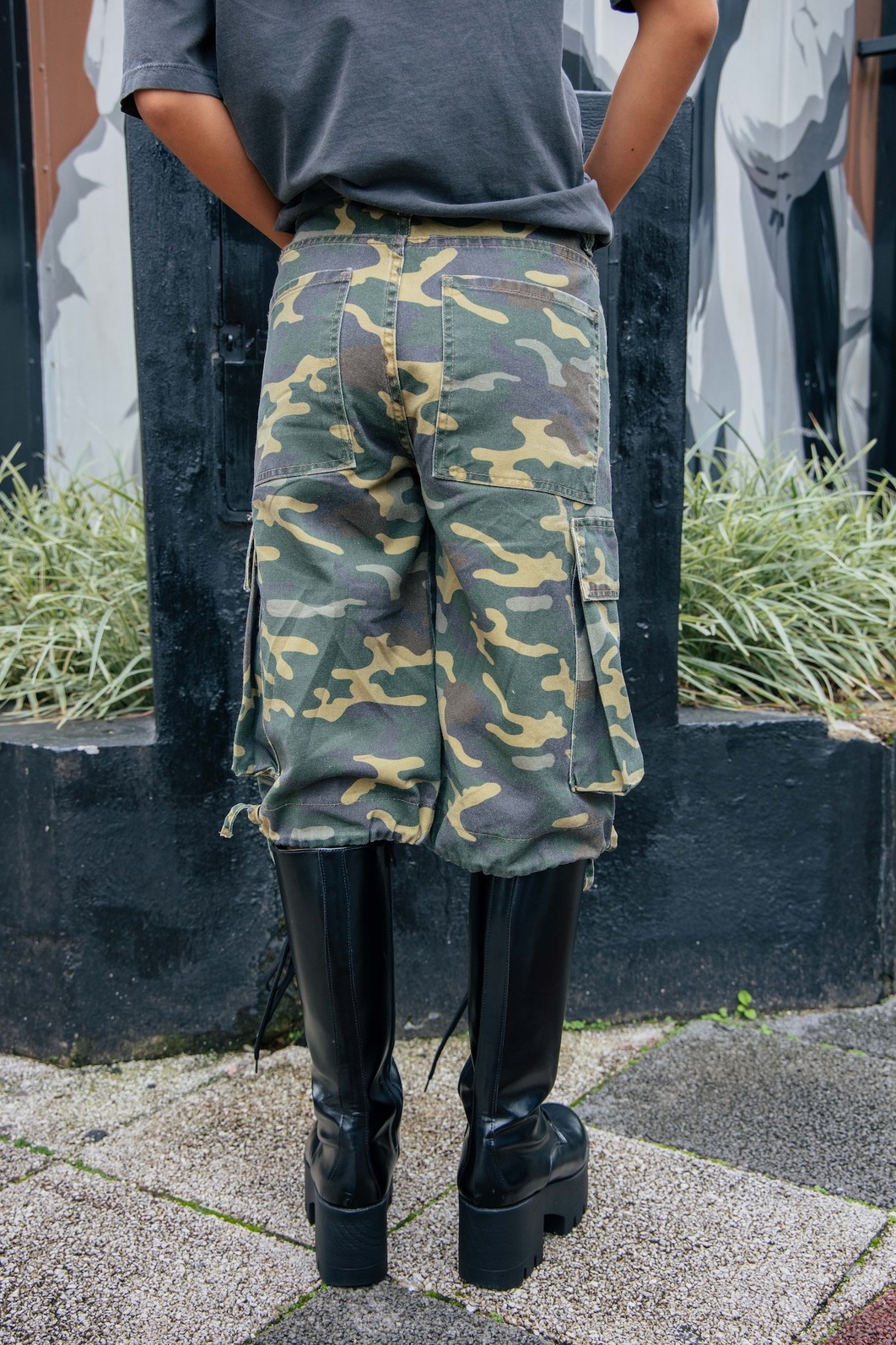 BERMUDA CARGO MILITAR CINTURA MÉDIA CAMUFLADA BERMUDA CARGO MILITAR CINTURA MÉDIA CAMUFLADA